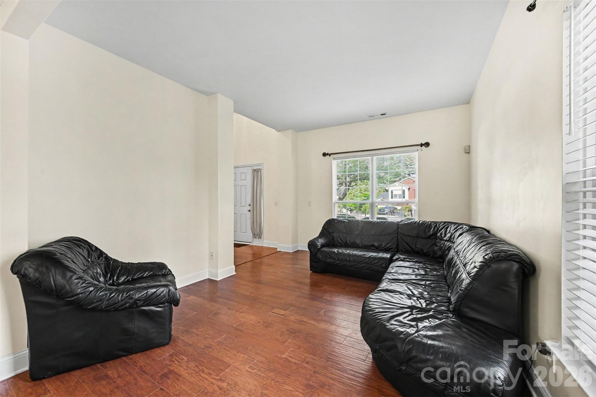 5839 Nw Brookstone Drive Property Photo 6