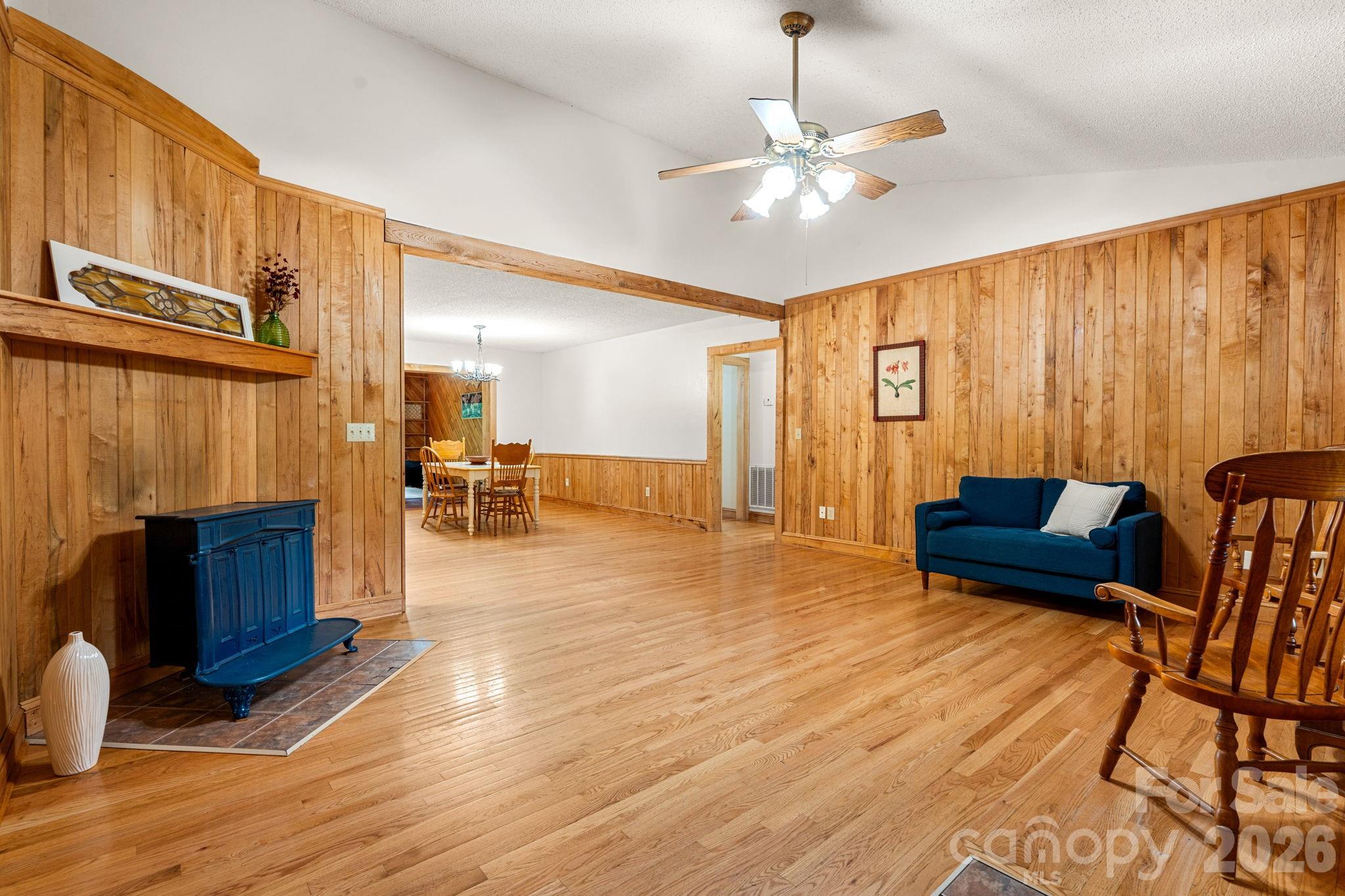 633 Wilson Lane Property Photo 6
