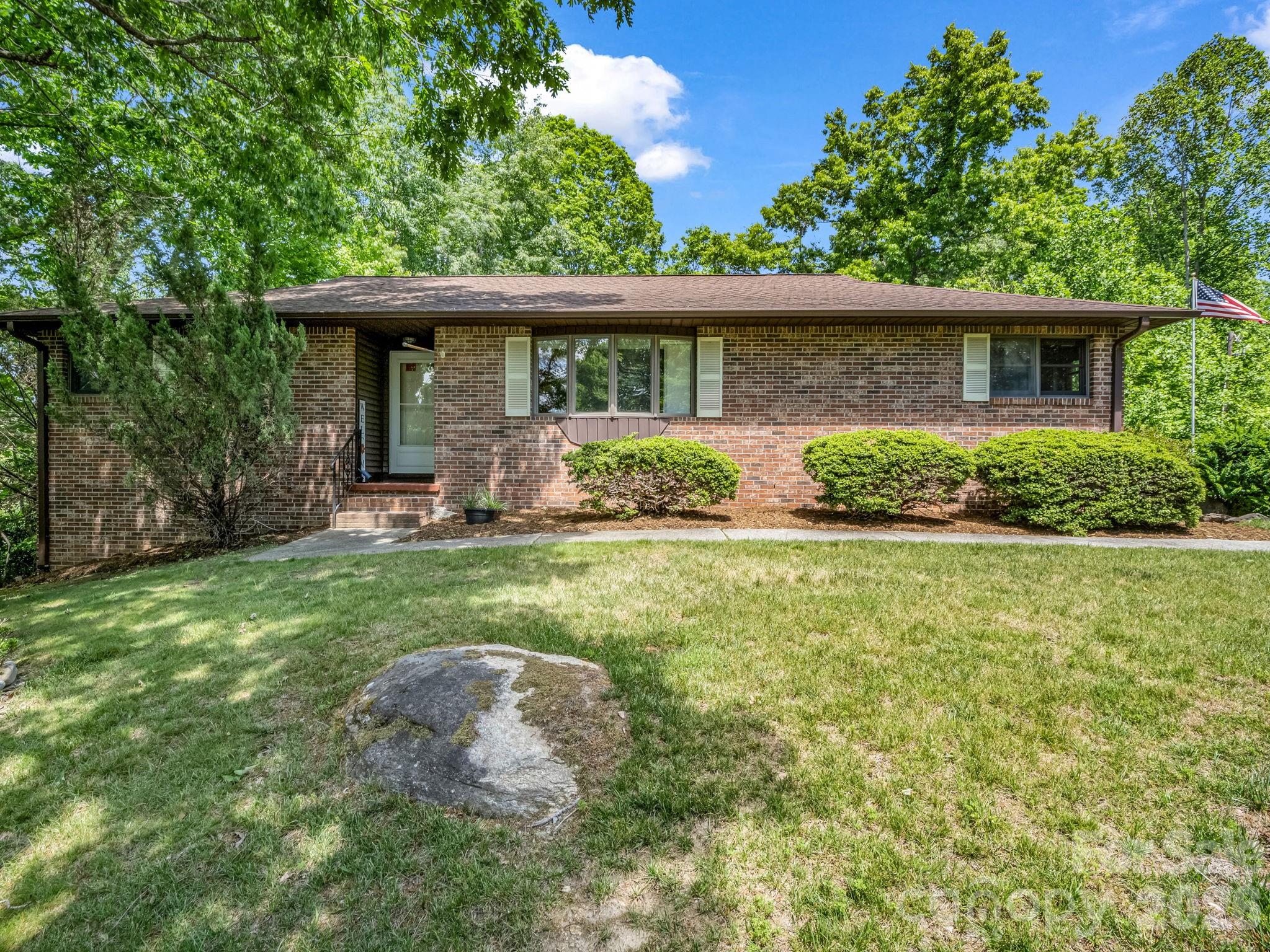 156 Deer Run Property Photo 1