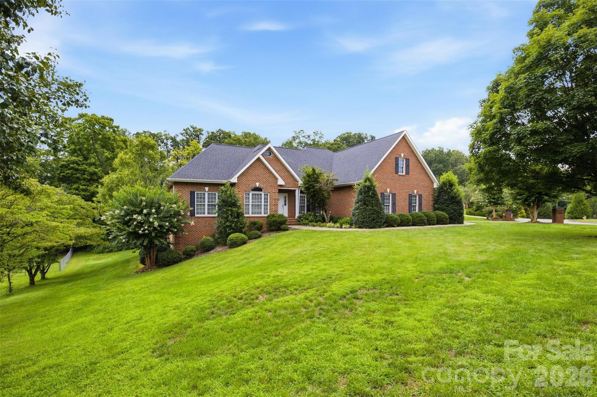 405 Woodridge Drive Property Photo 2
