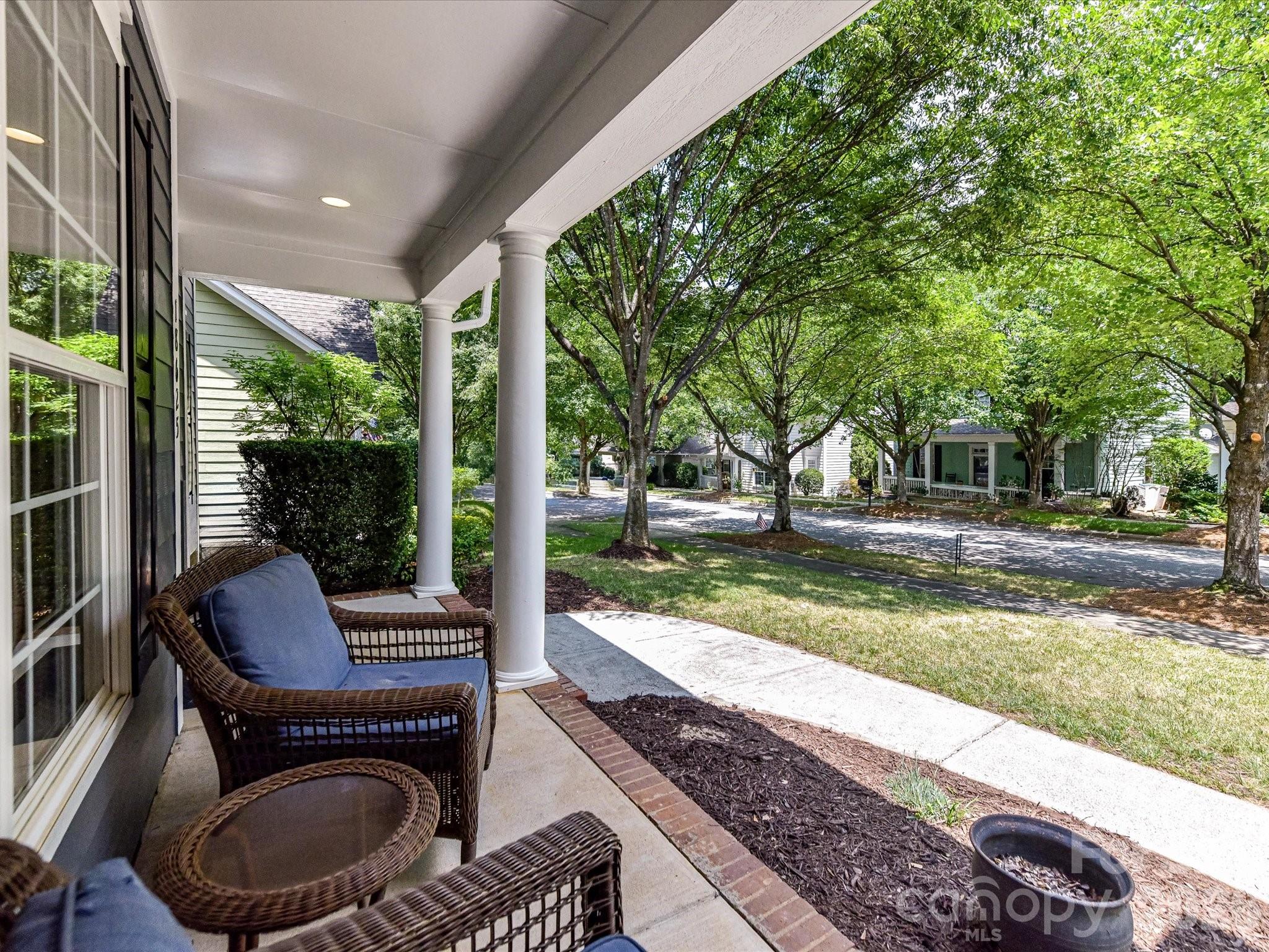 18625 The Commons Boulevard Property Photo 2