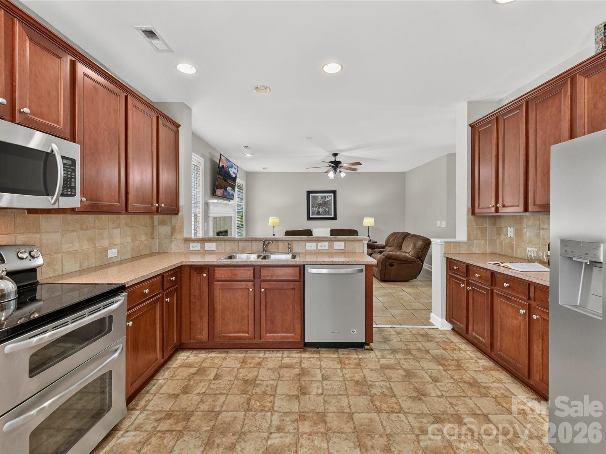 18625 The Commons Boulevard Property Photo 10