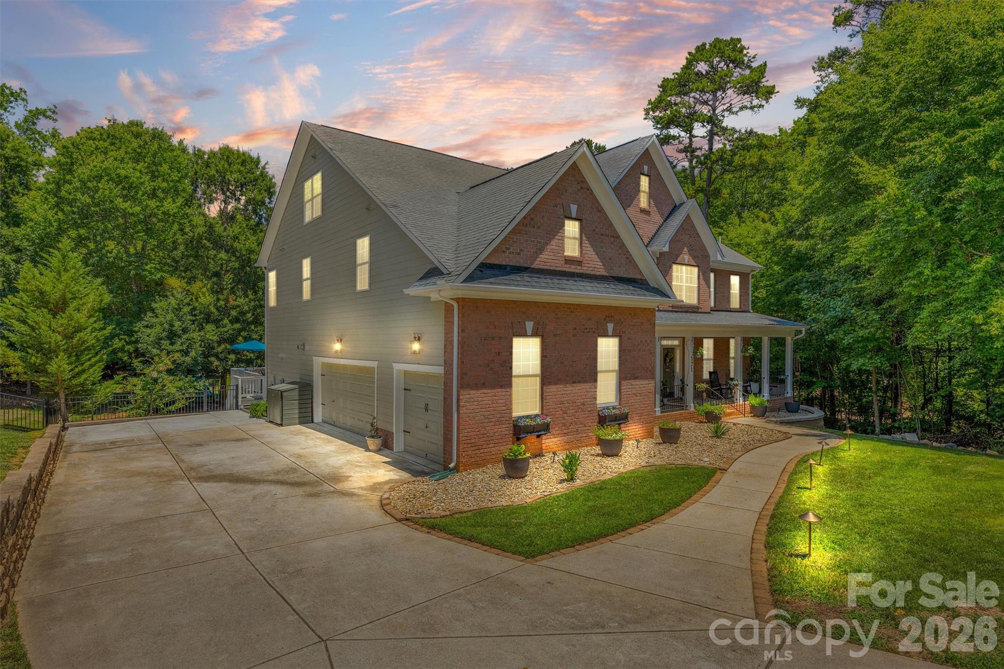 121 Isle Run Drive Property Photo 1