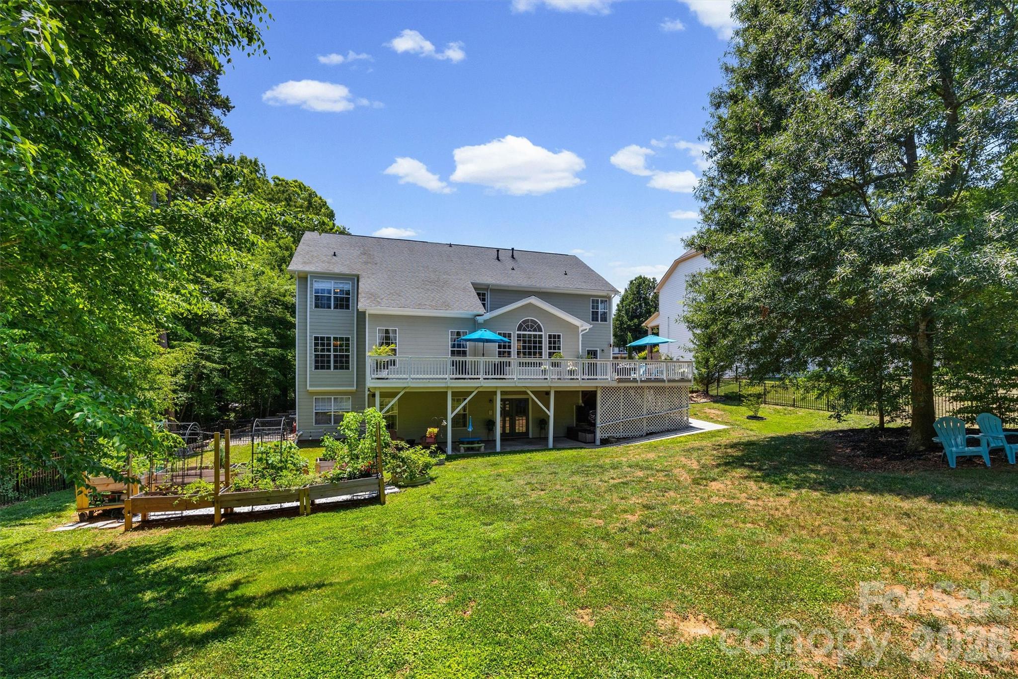 121 Isle Run Drive Property Photo 40
