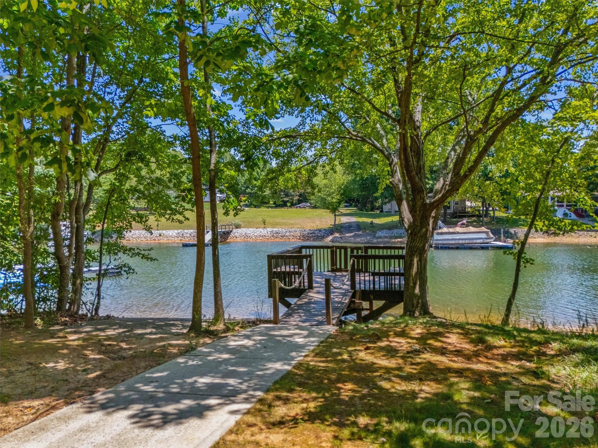 121 Isle Run Drive Property Photo 44
