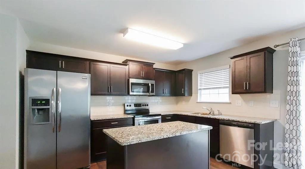 1525 Lilly Springs Place Property Photo 6
