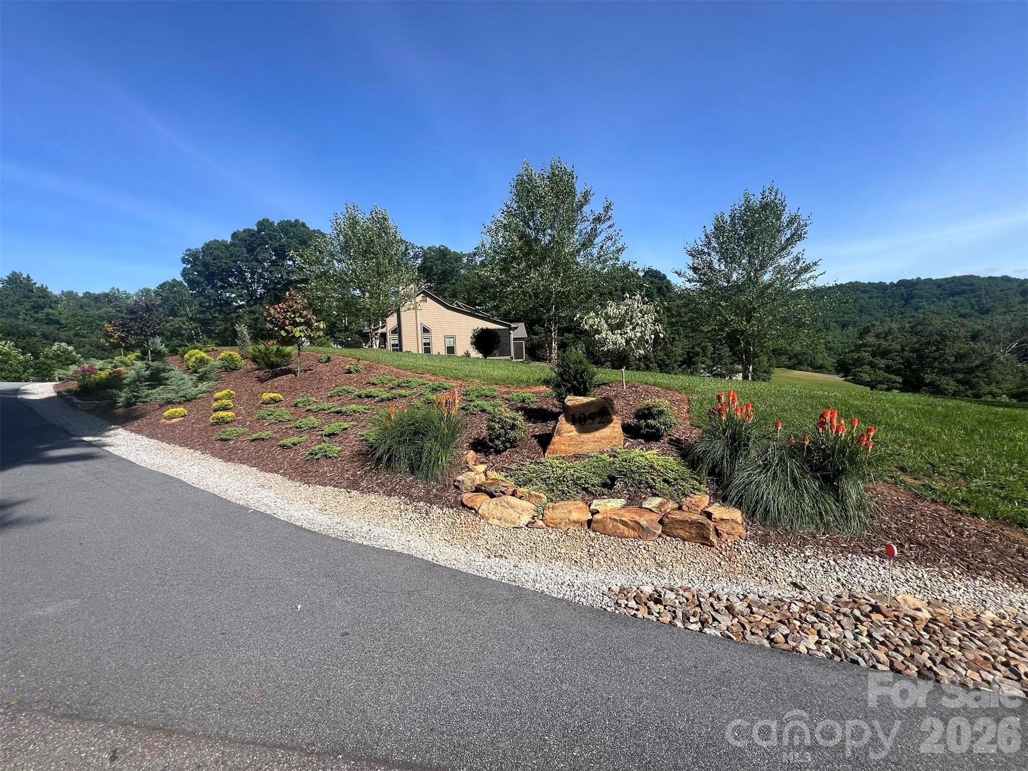 1052 Porter Creek Drive Property Photo 9