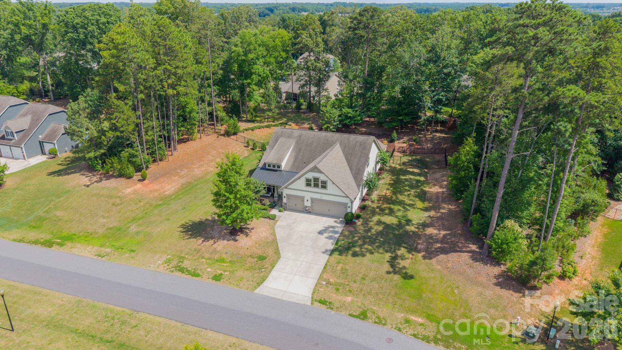 410 Kensington Park Way Property Photo 1