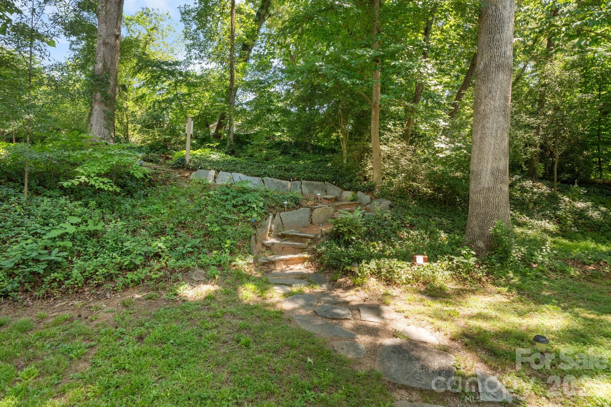 705 West Union Street Property Photo 4