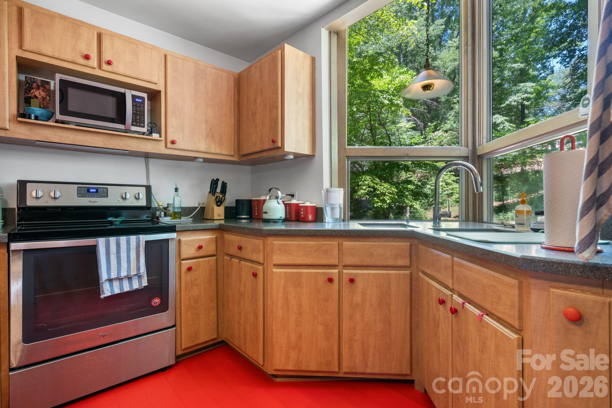 705 West Union Street Property Photo 11