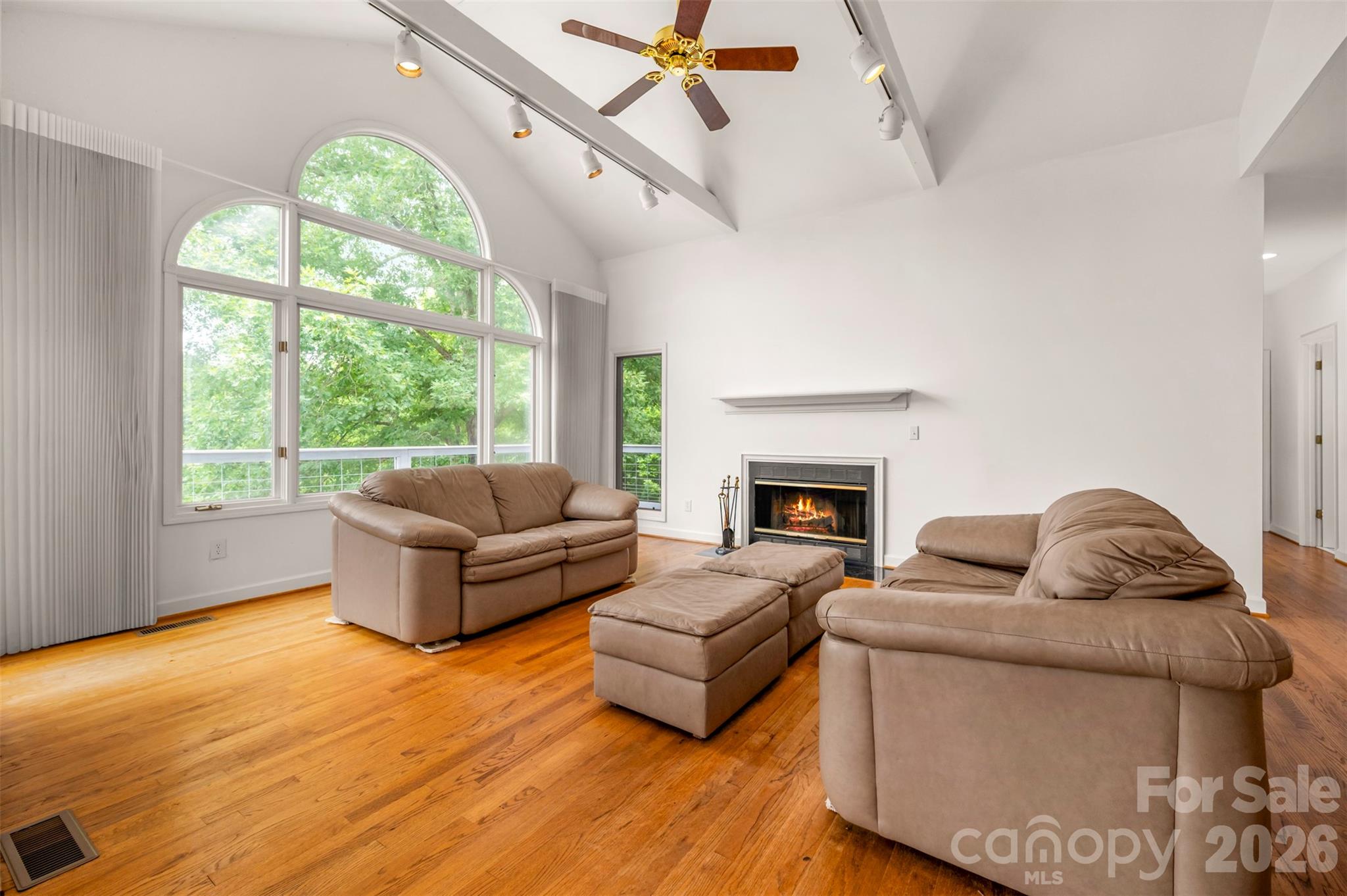 441 Lower Ridgeview Road Property Photo 6