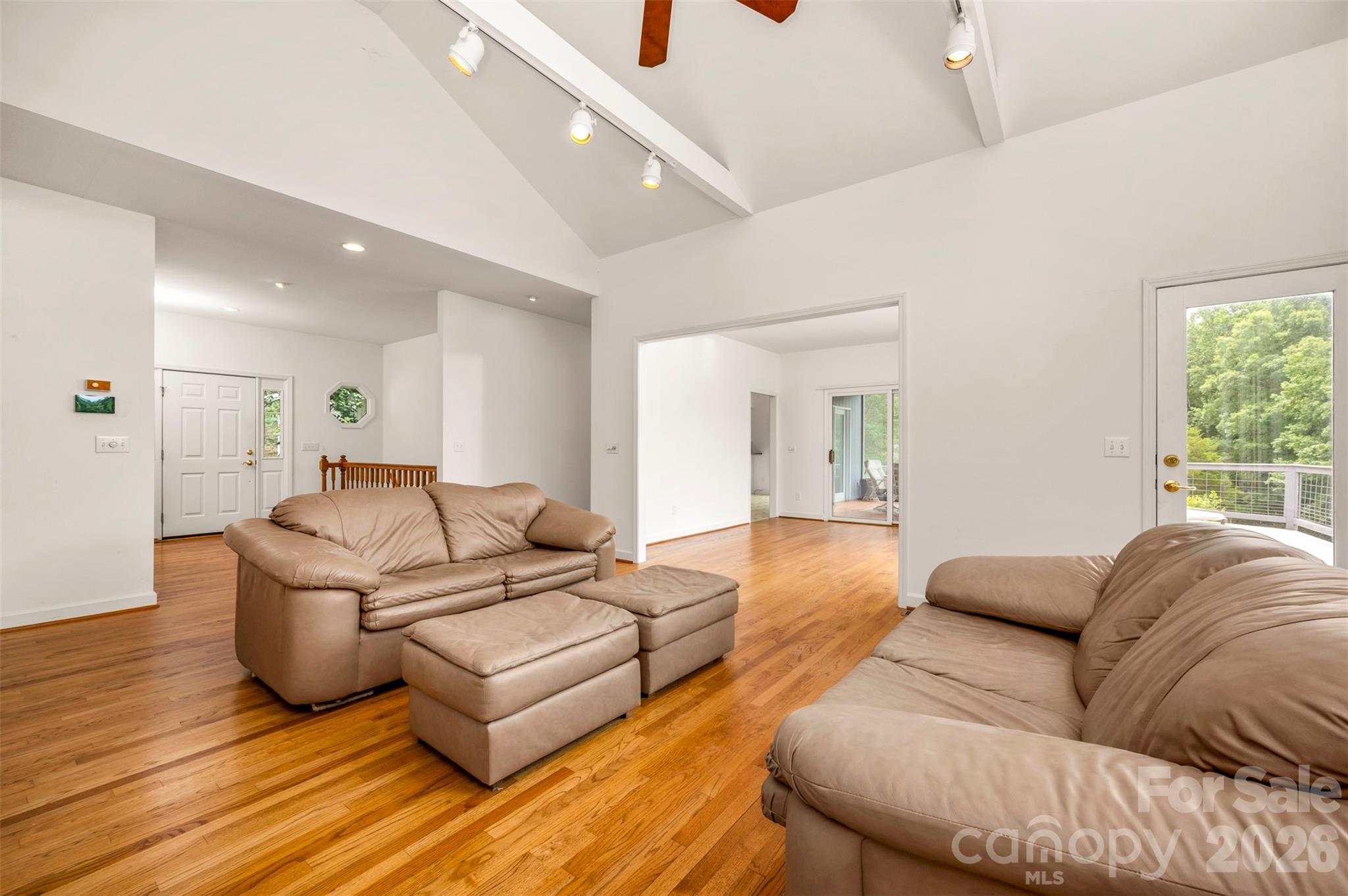 441 Lower Ridgeview Road Property Photo 7