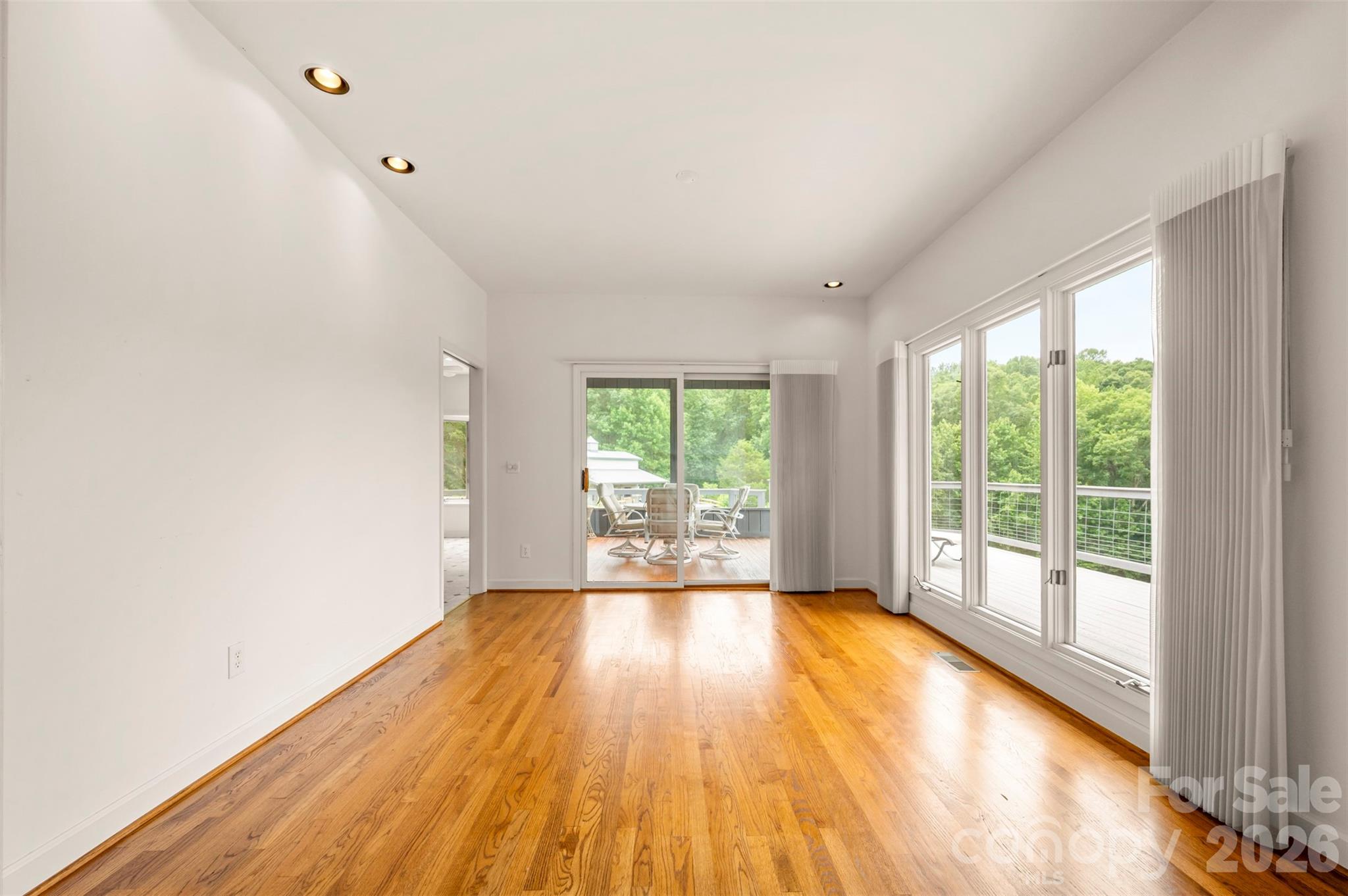 441 Lower Ridgeview Road Property Photo 8