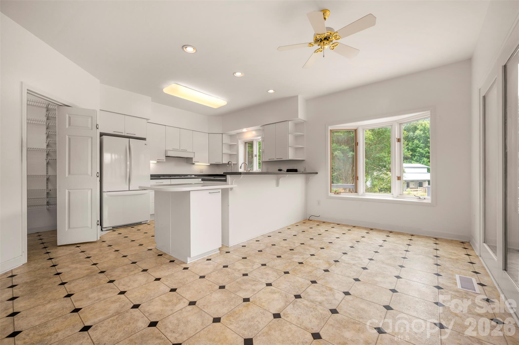 441 Lower Ridgeview Road Property Photo 10