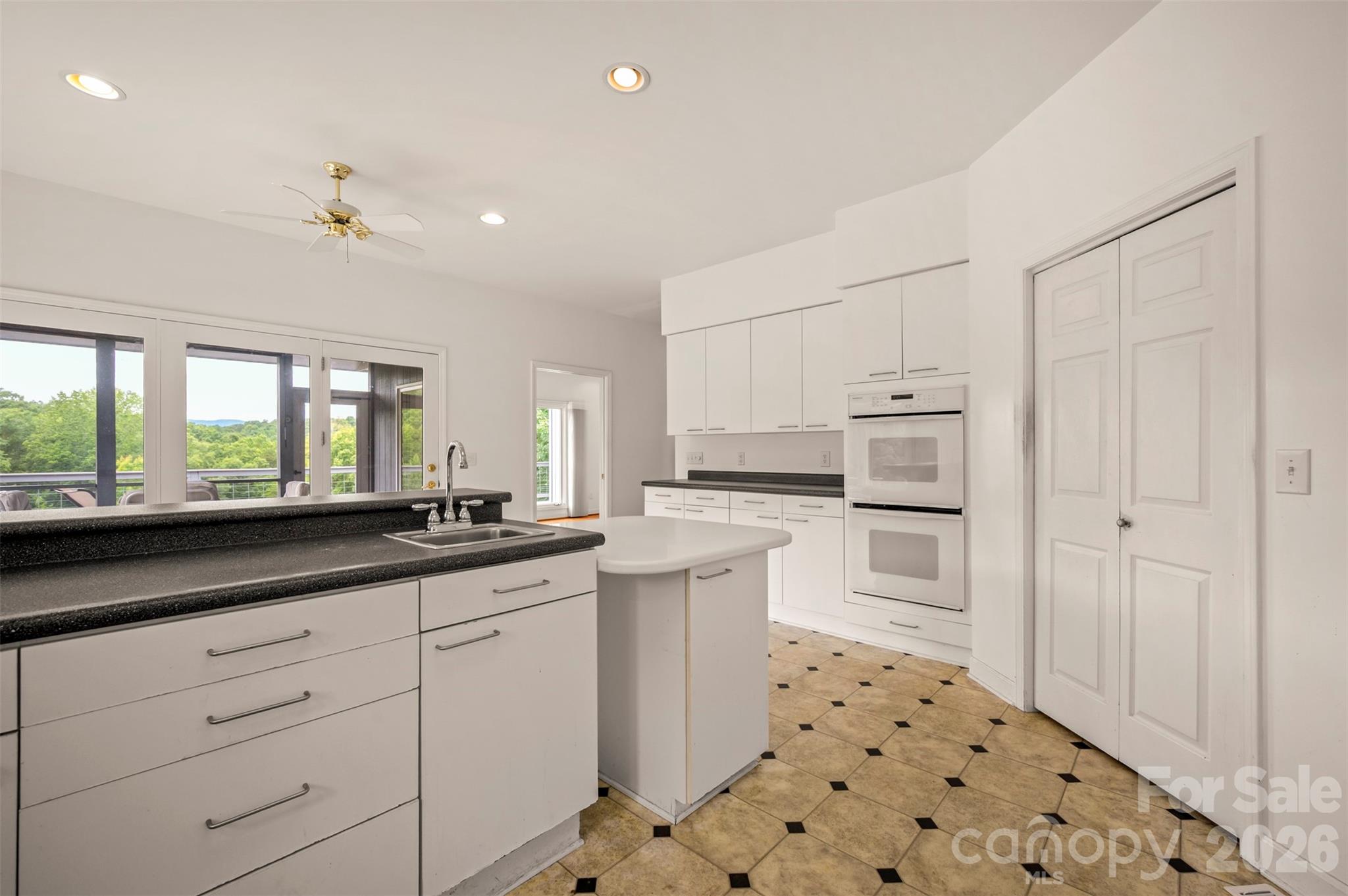 441 Lower Ridgeview Road Property Photo 13