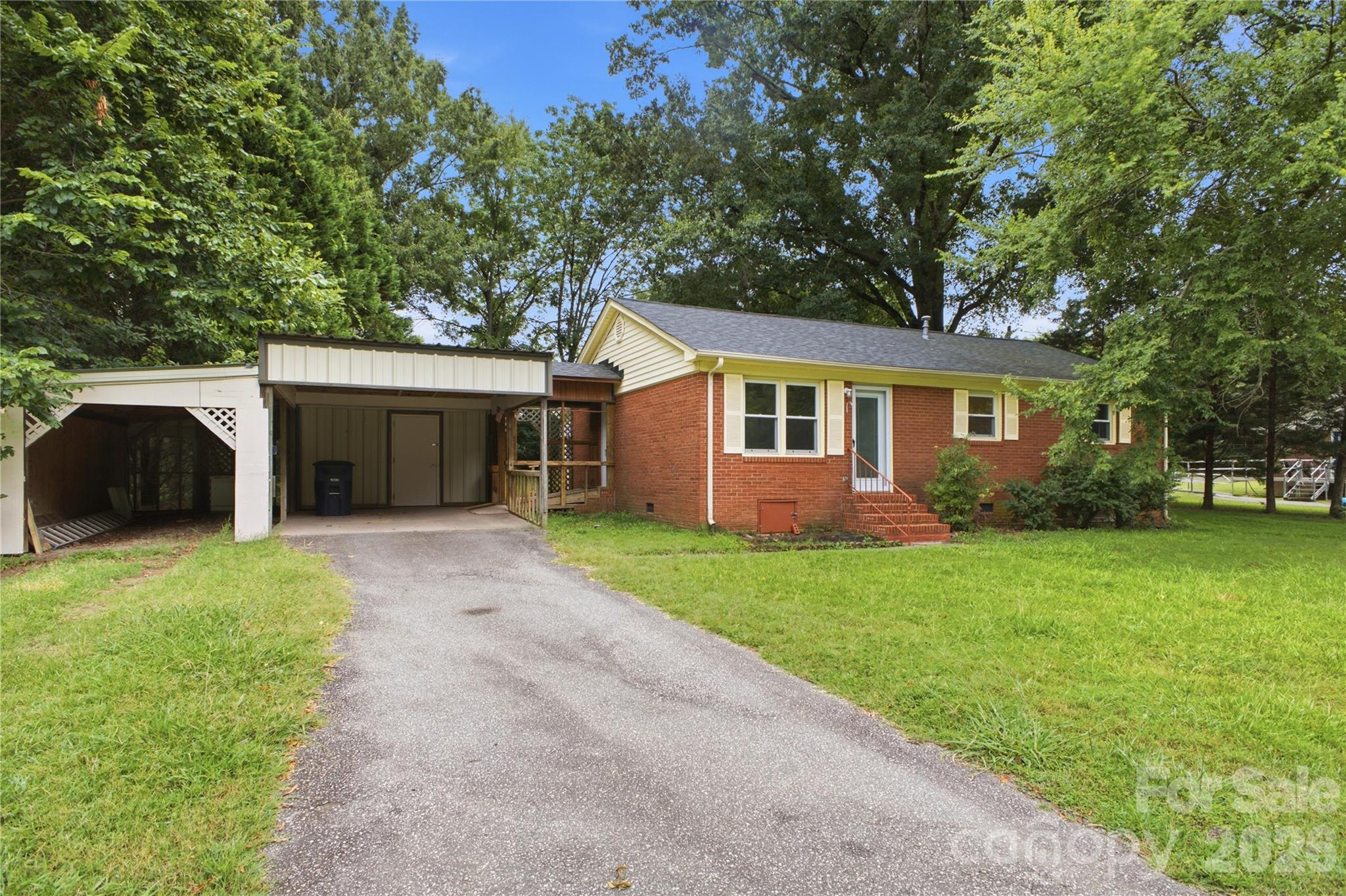 325 Grover Moore Place Property Photo 2