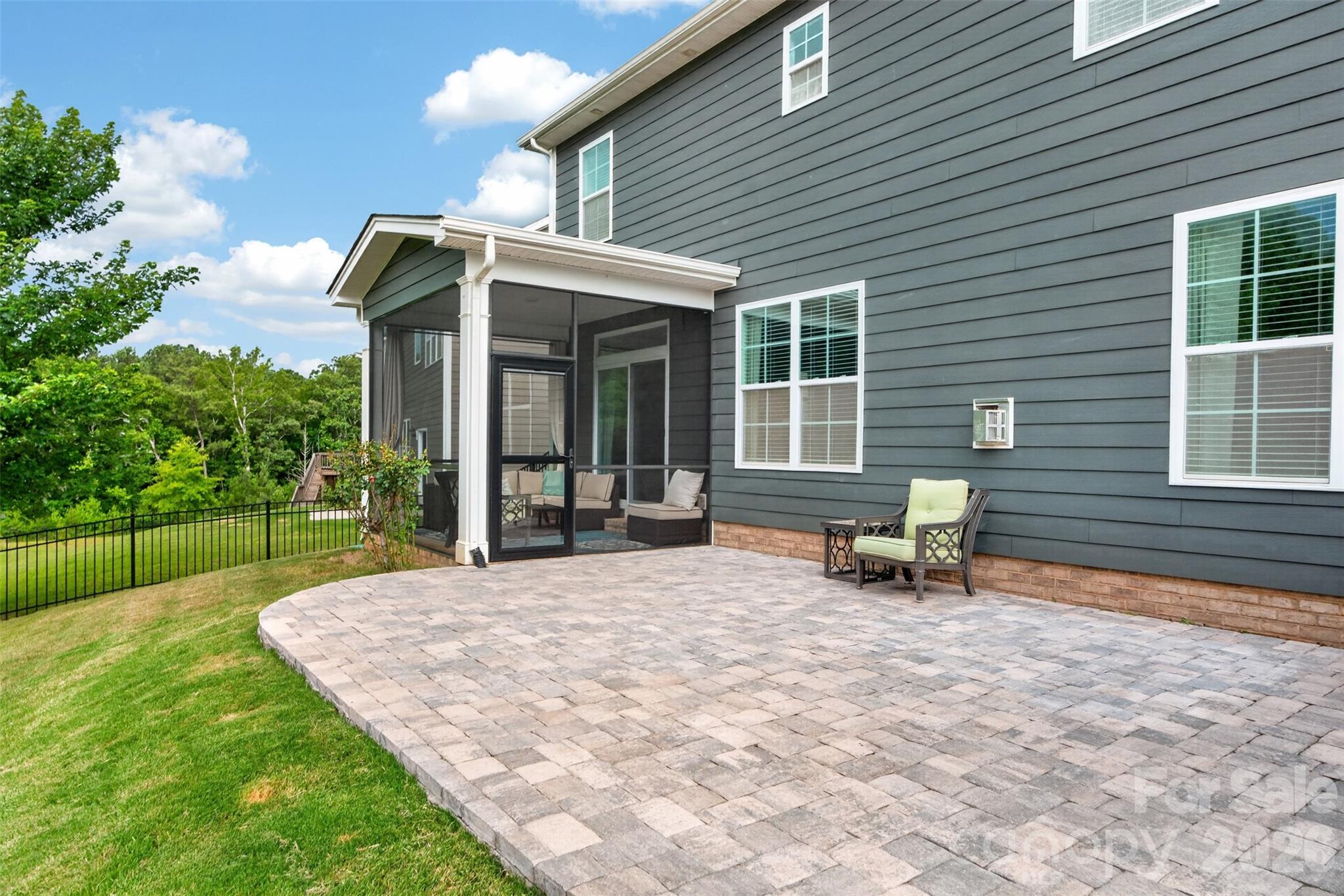 3009 Lydney Circle Property Photo 3