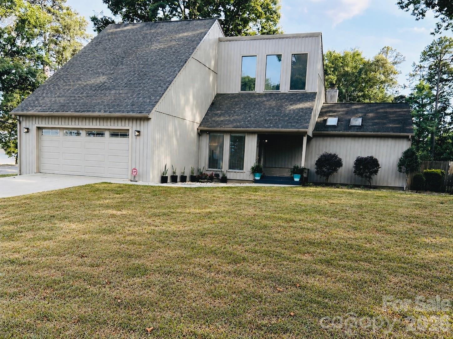 496 17th Avenue Drive Property Photo 1