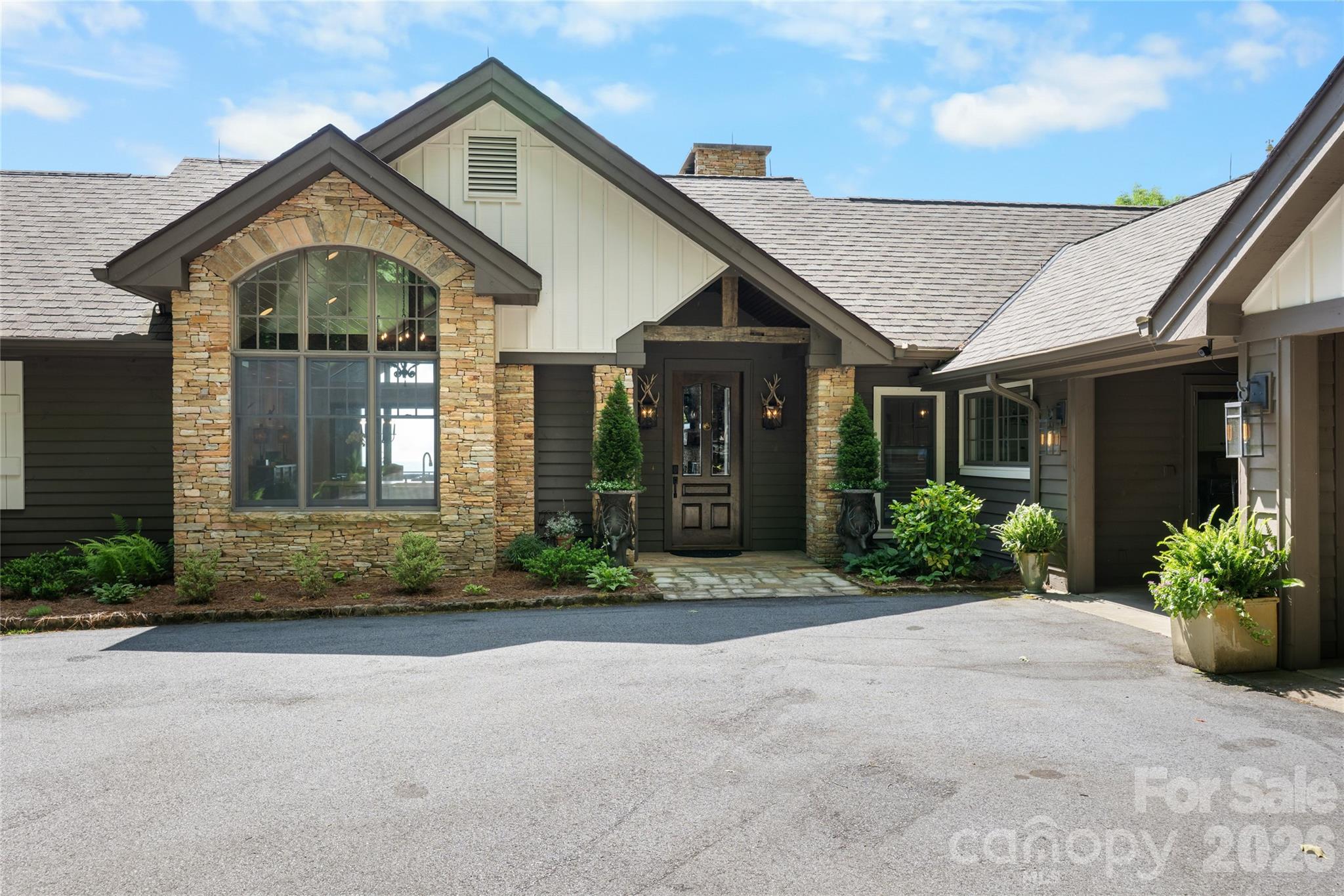 100 Meadow Ridge Drive Property Photo 2