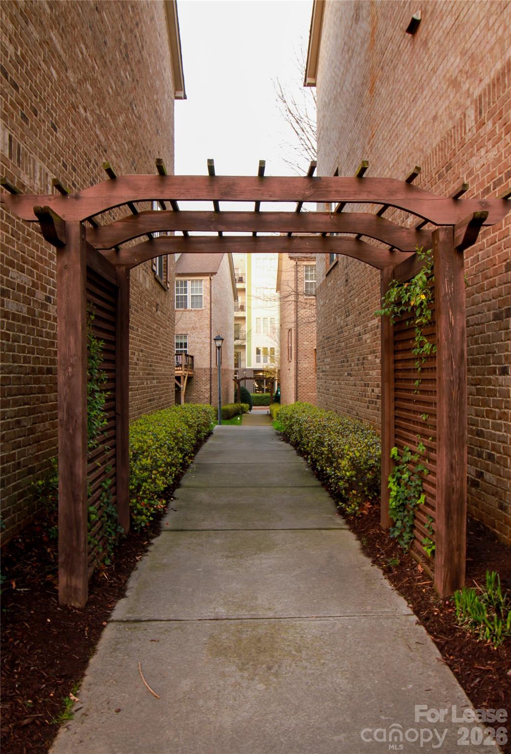 264 W Bland Street Property Photo 1