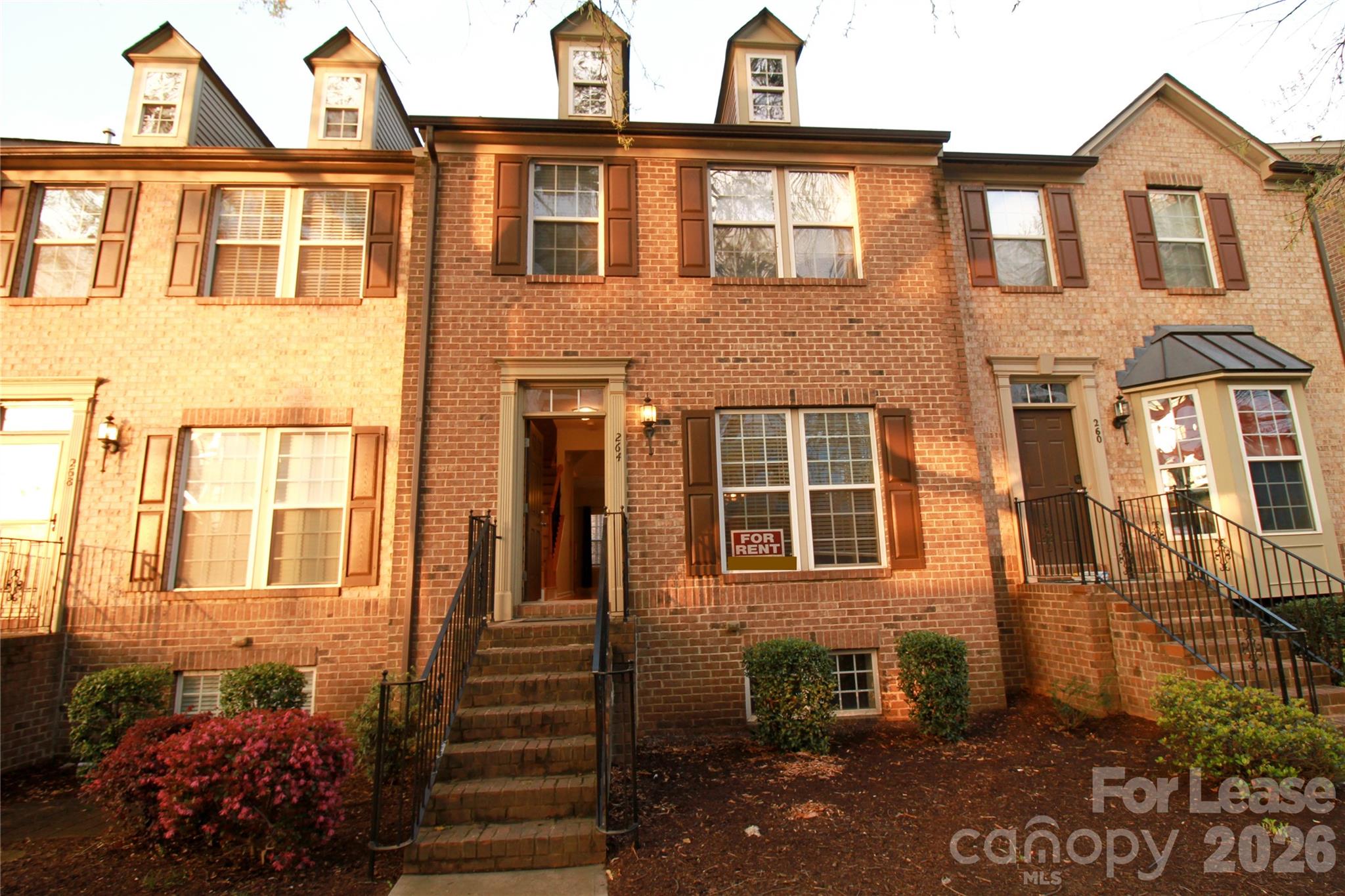 264 W Bland Street Property Photo 2