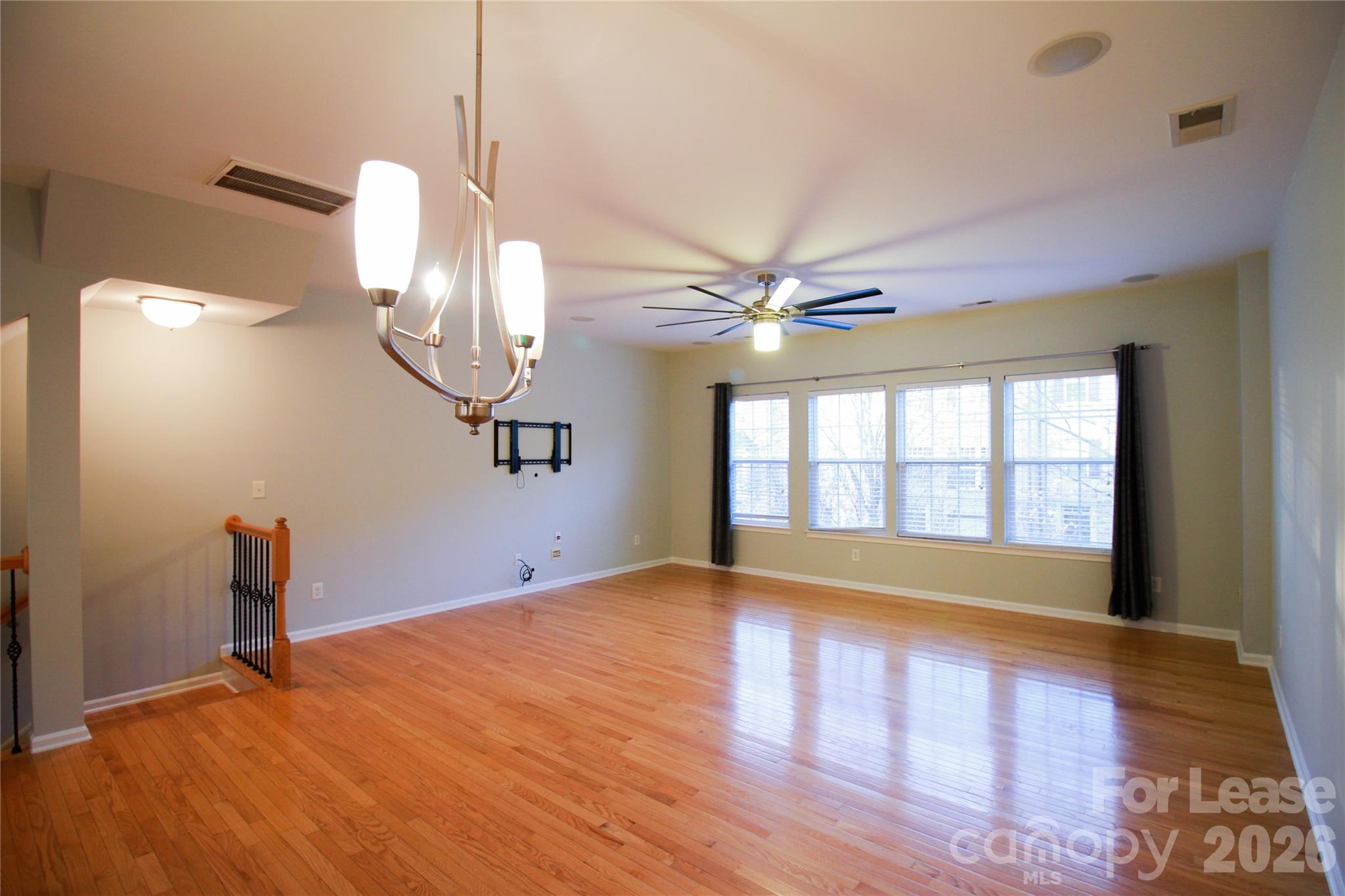 264 W Bland Street Property Photo 4