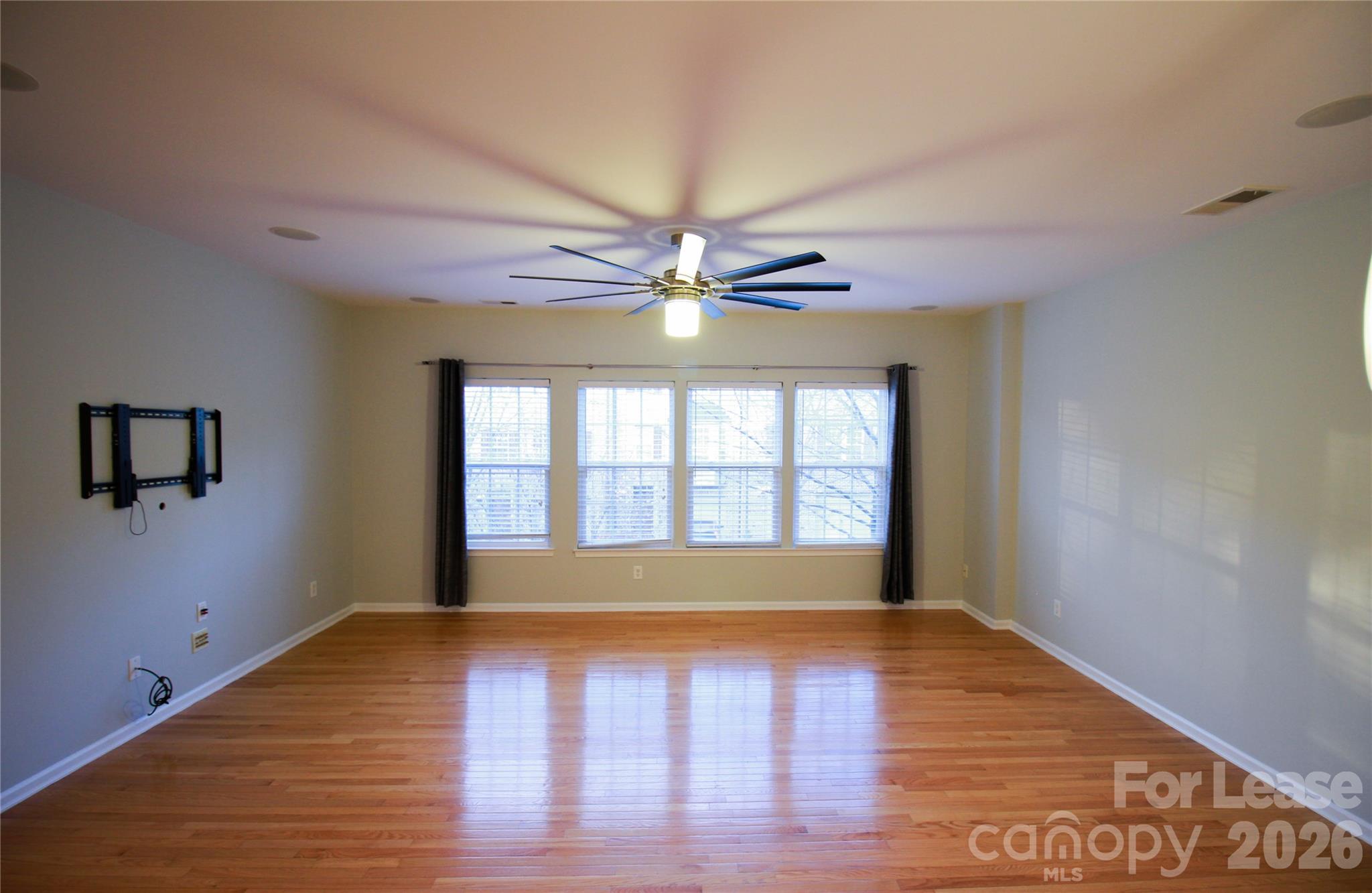 264 W Bland Street Property Photo 5