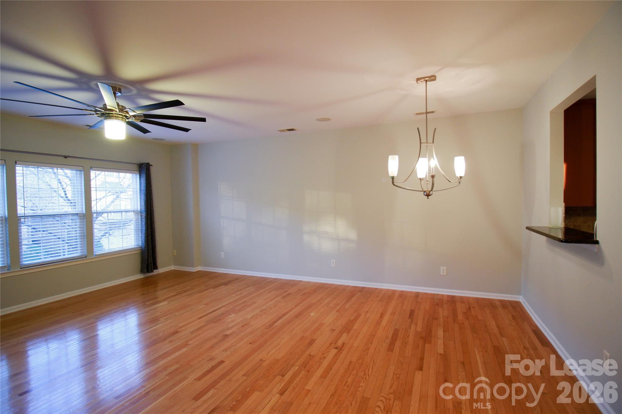 264 W Bland Street Property Photo 6