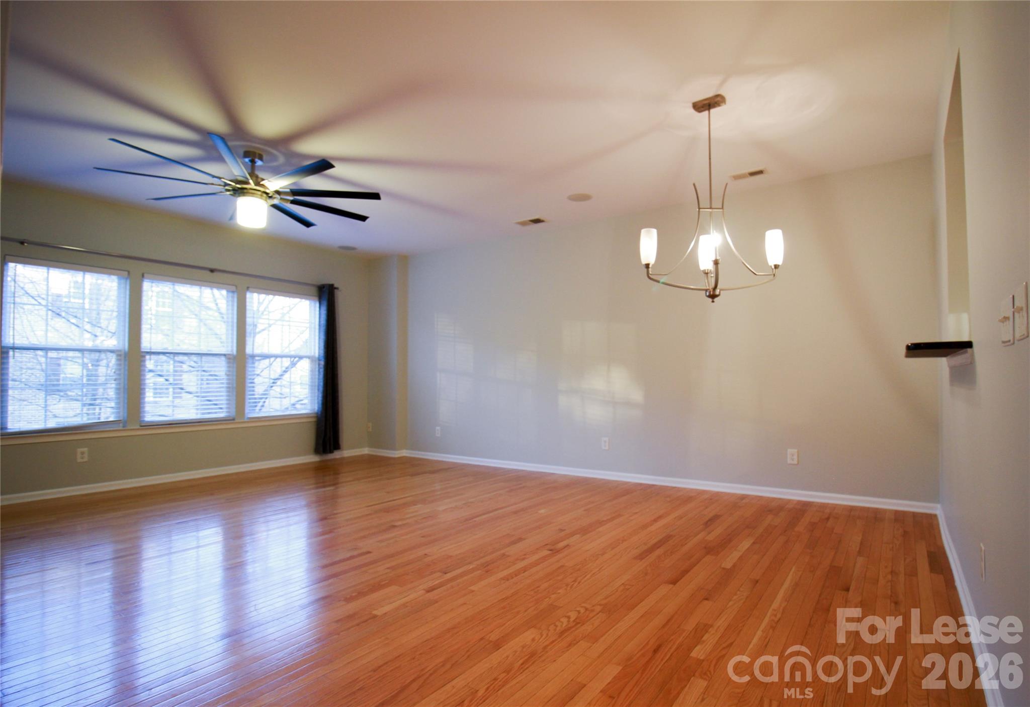 264 W Bland Street Property Photo 7