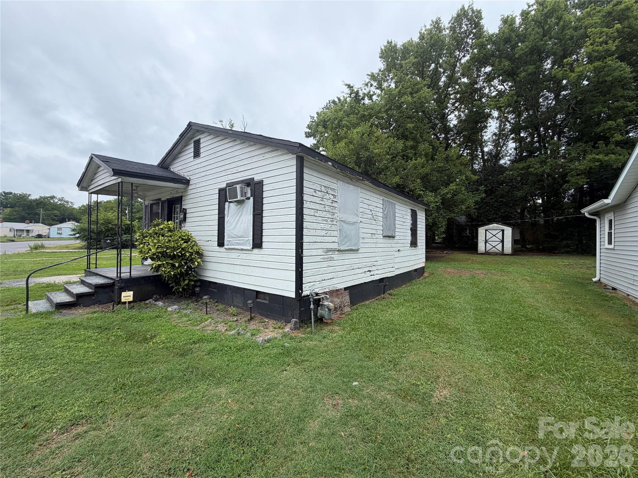 609 Clarinda Street Property Photo 2