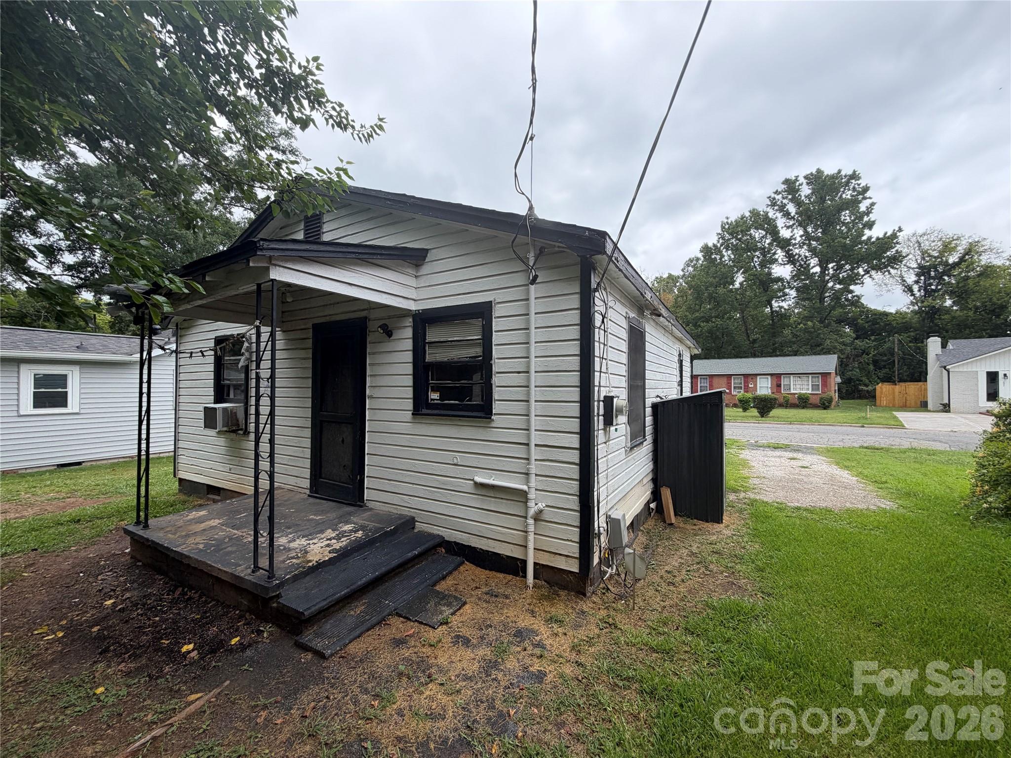 609 Clarinda Street Property Photo 3