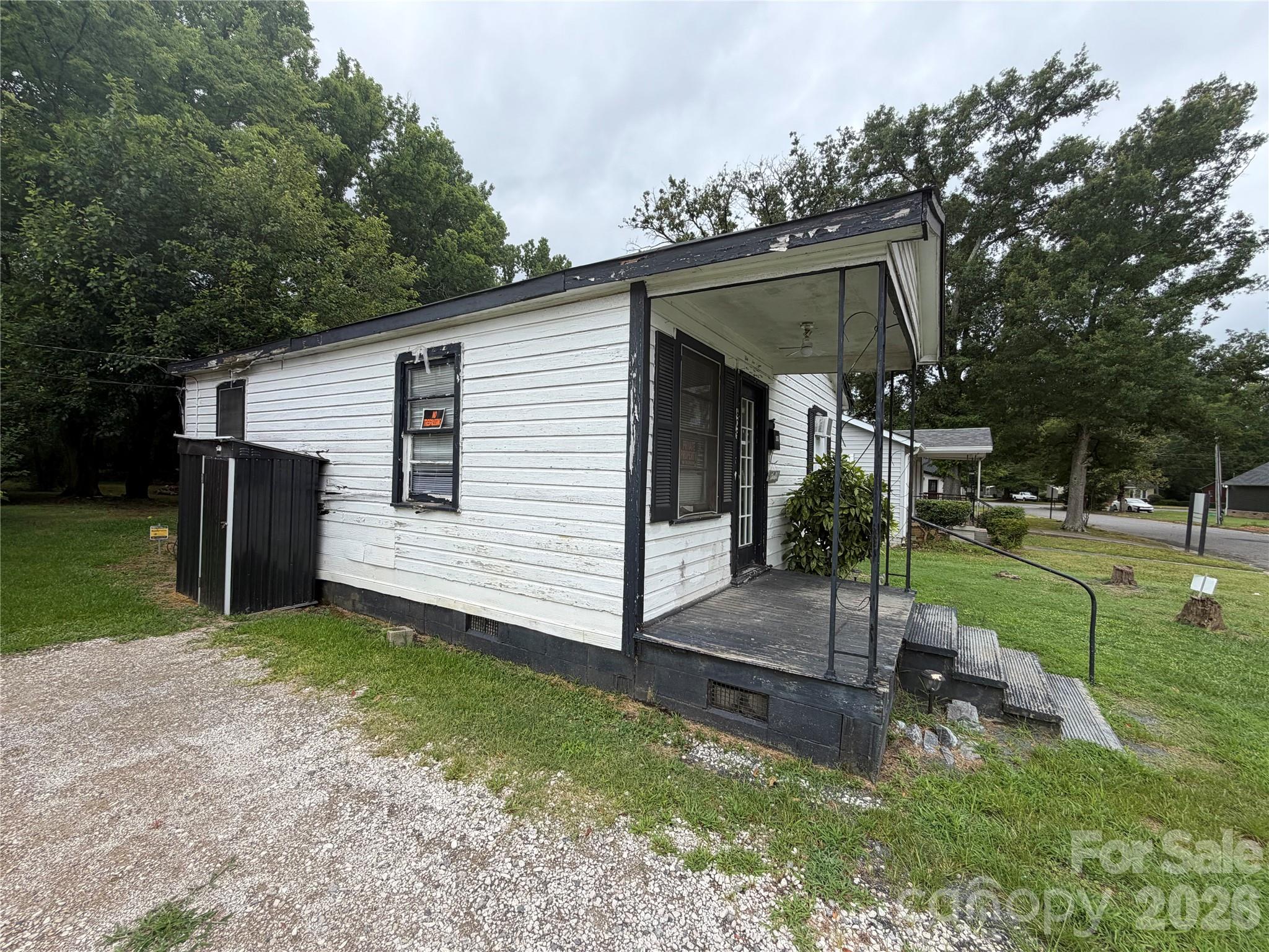 609 Clarinda Street Property Photo 4