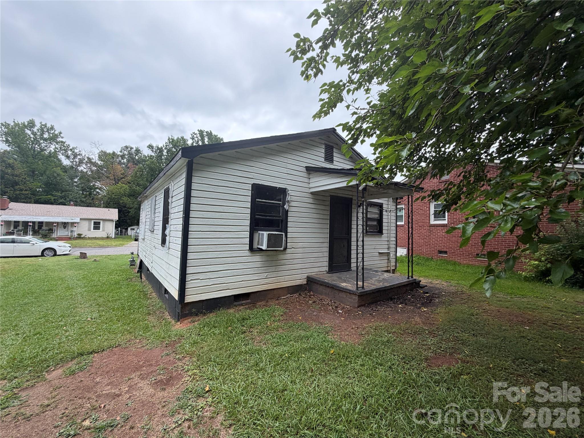609 Clarinda Street Property Photo 5
