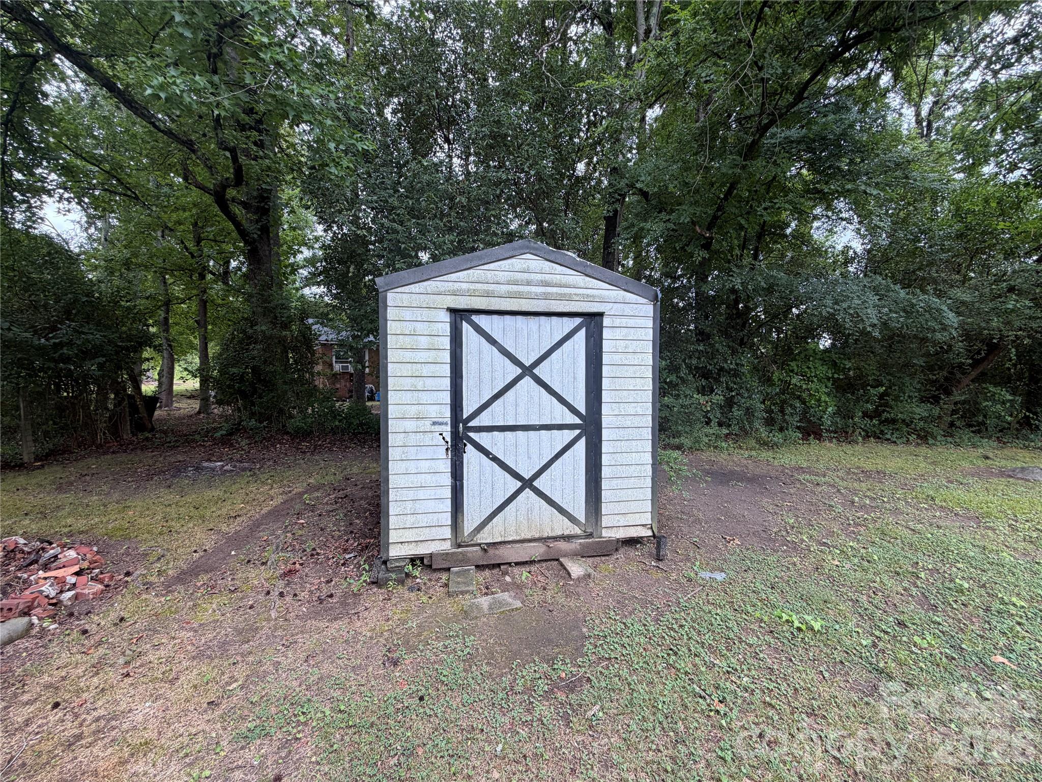 609 Clarinda Street Property Photo 6