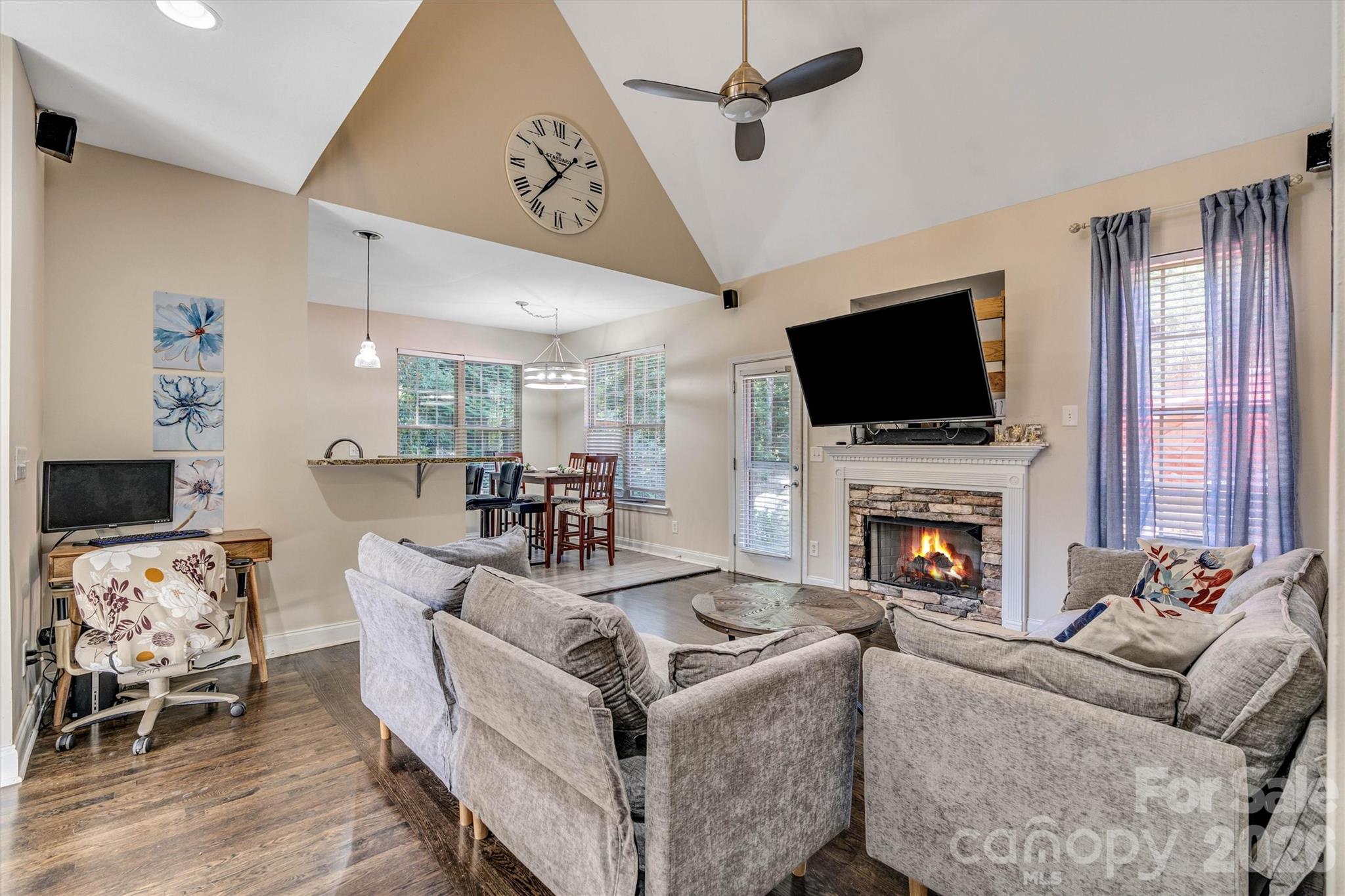 1915 Lynmore Drive Property Photo 8