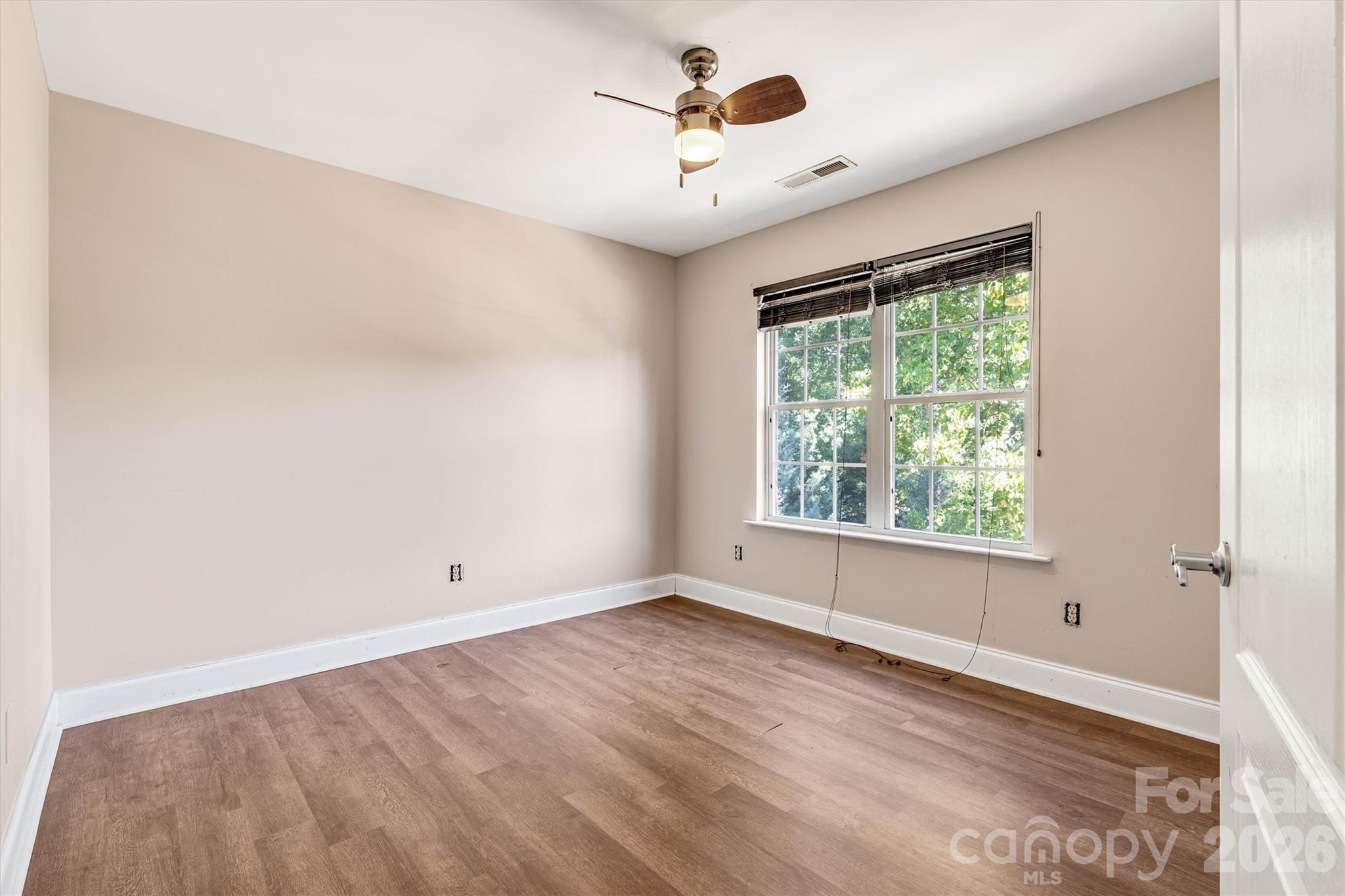 1915 Lynmore Drive Property Photo 24