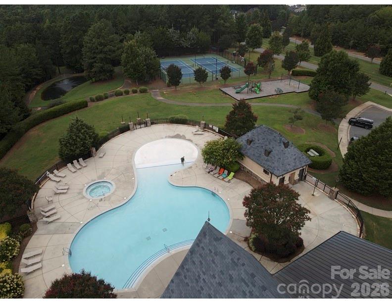 3235 Lake Pointe Drive Property Photo 3
