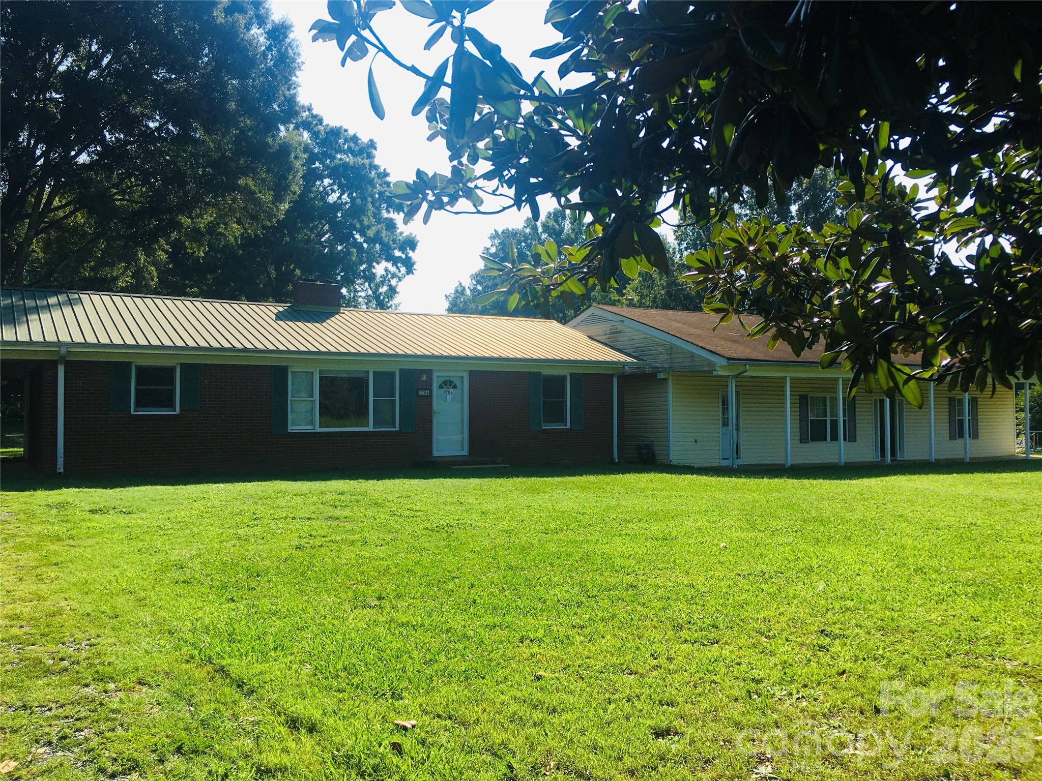 3705 Avondale Lane Property Photo 3