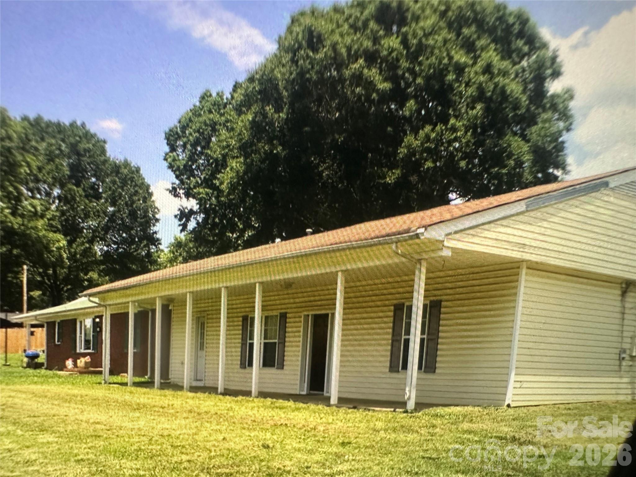 3705 Avondale Lane Property Photo 4