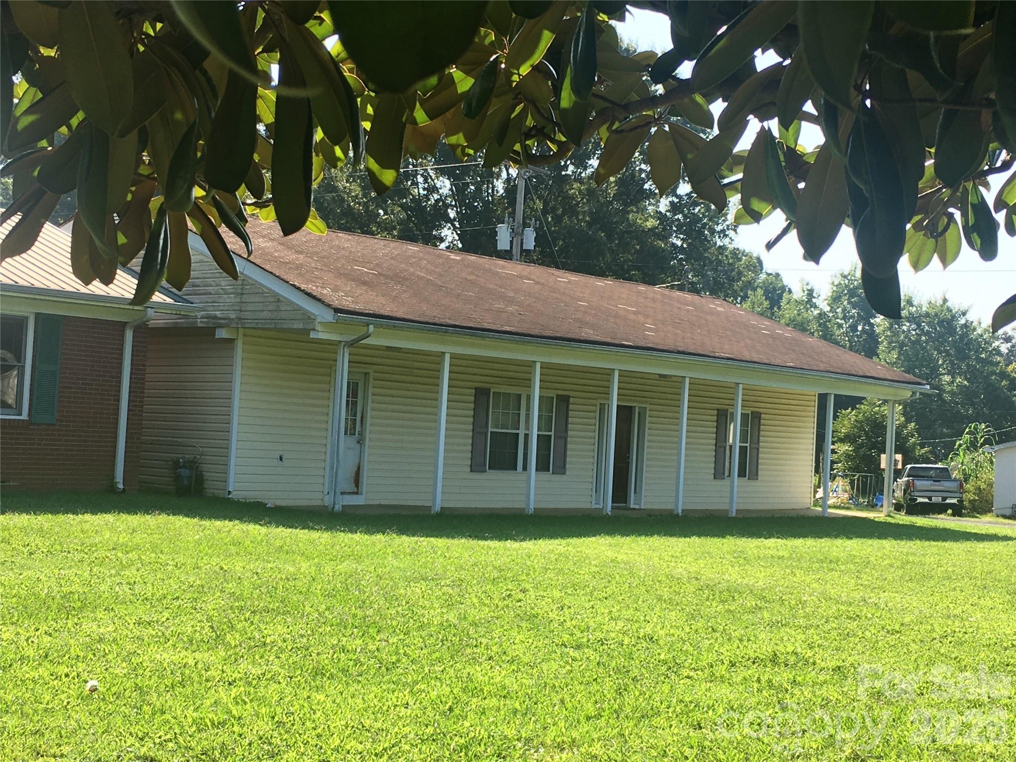 3705 Avondale Lane Property Photo 4