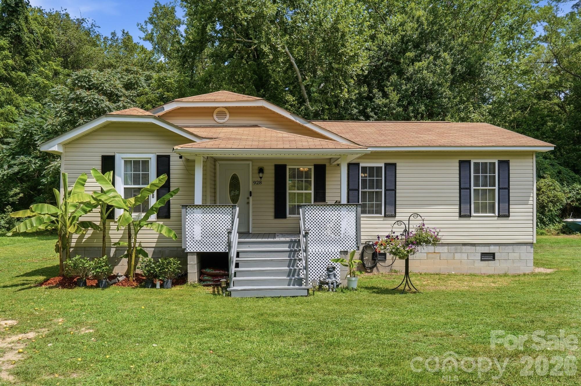 928 Oval Street Property Photo