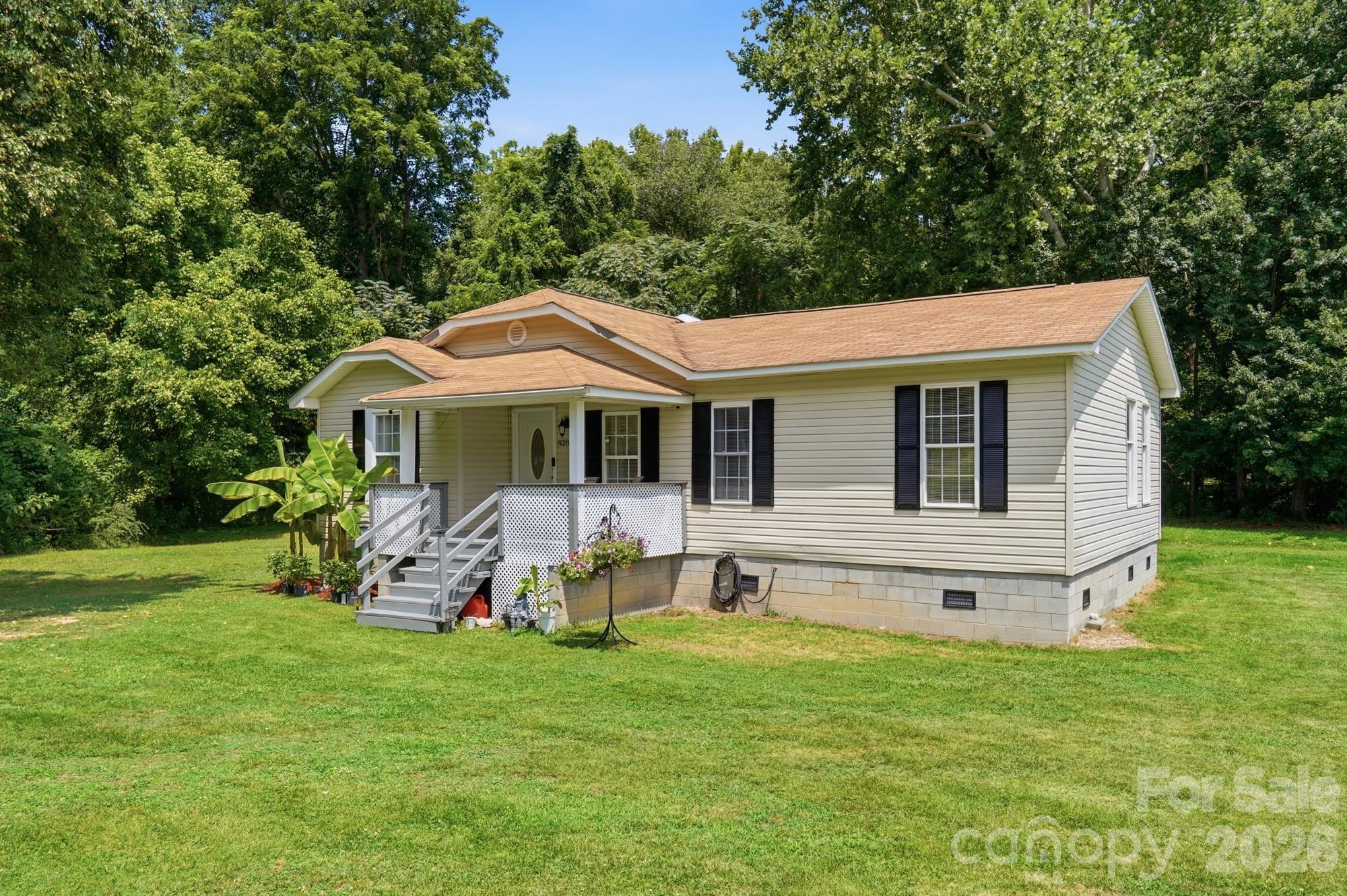 928 Oval Street Property Photo 2