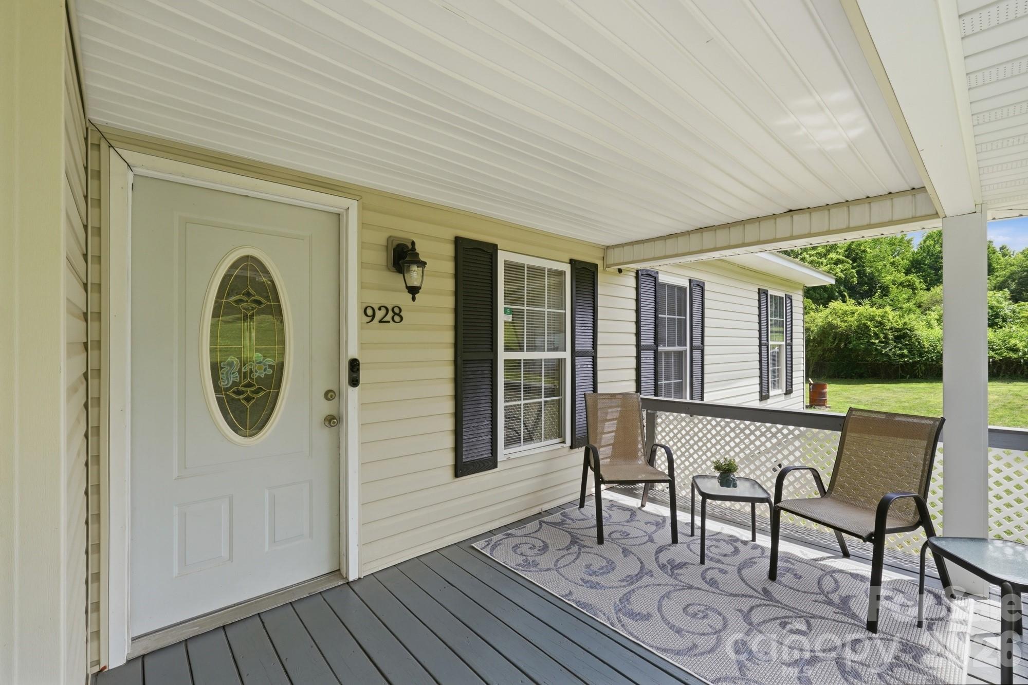 928 Oval Street Property Photo 3