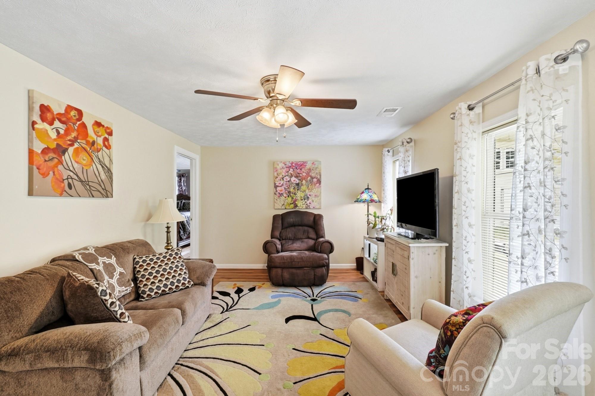 928 Oval Street Property Photo 5
