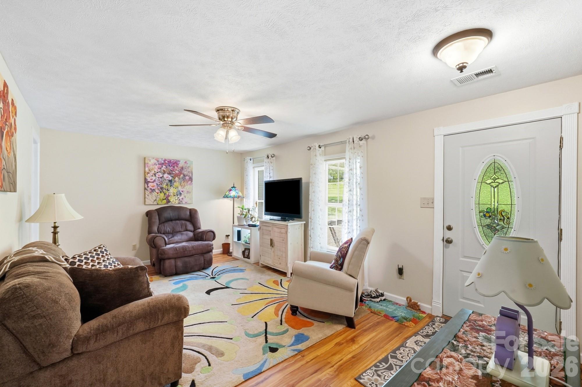 928 Oval Street Property Photo 7