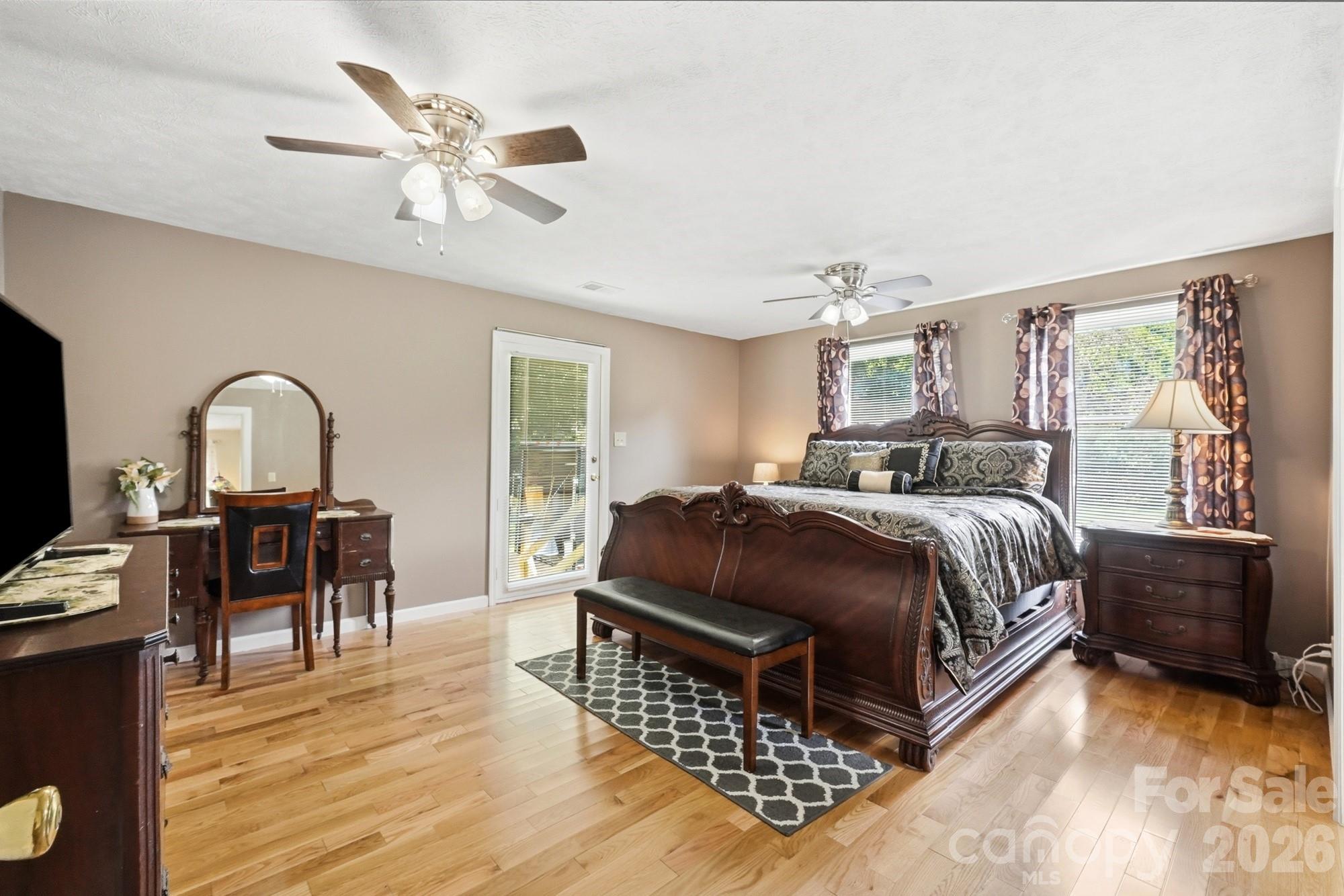 928 Oval Street Property Photo 8