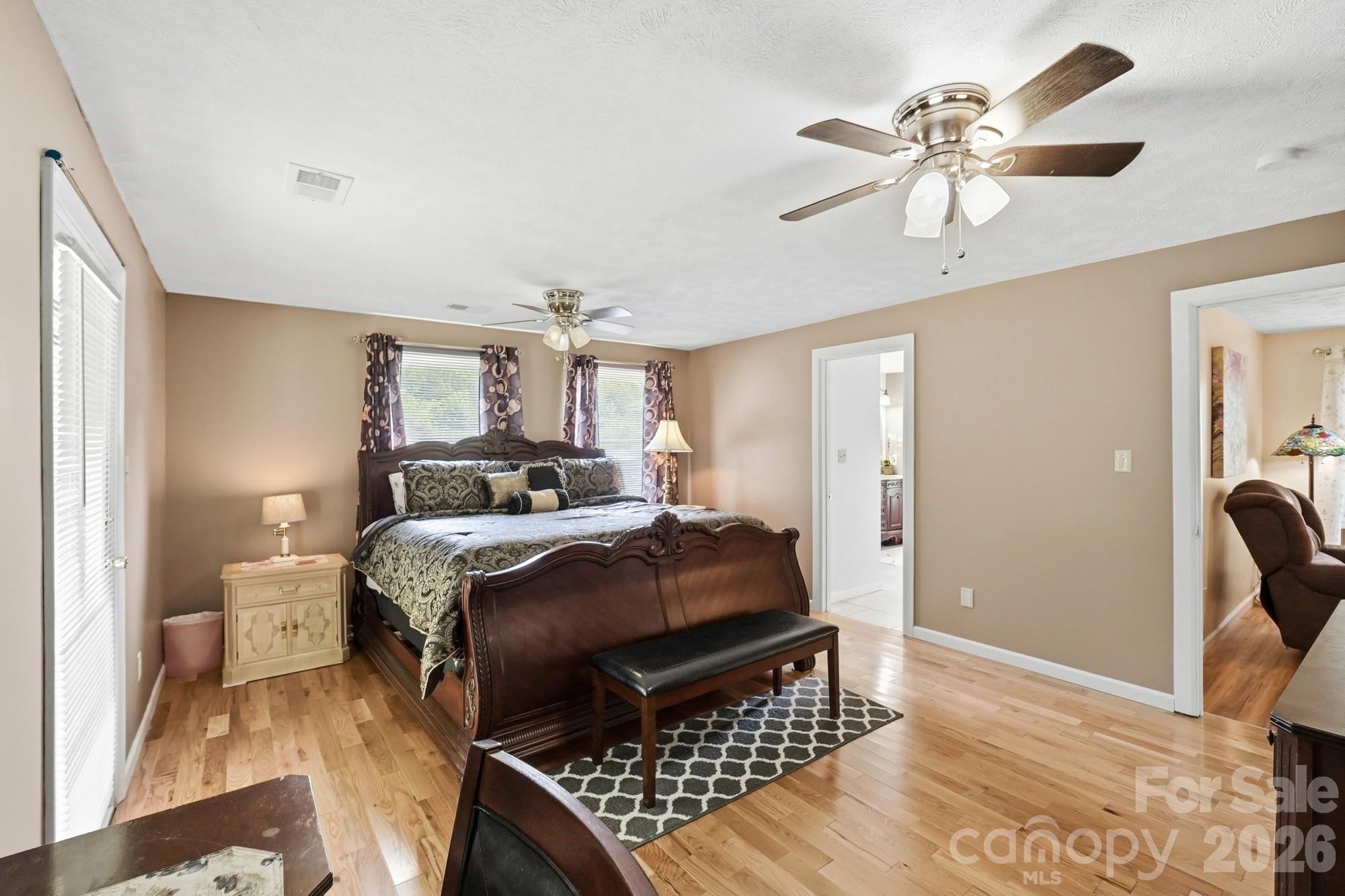 928 Oval Street Property Photo 9