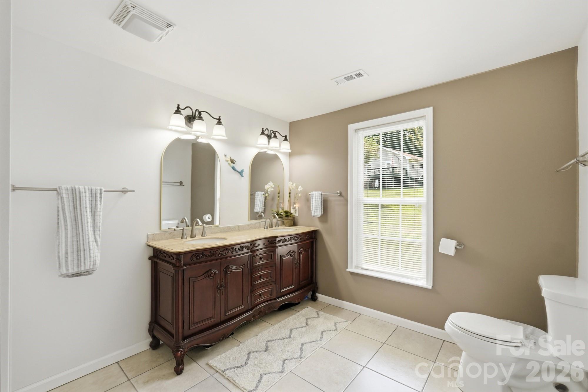 928 Oval Street Property Photo 11