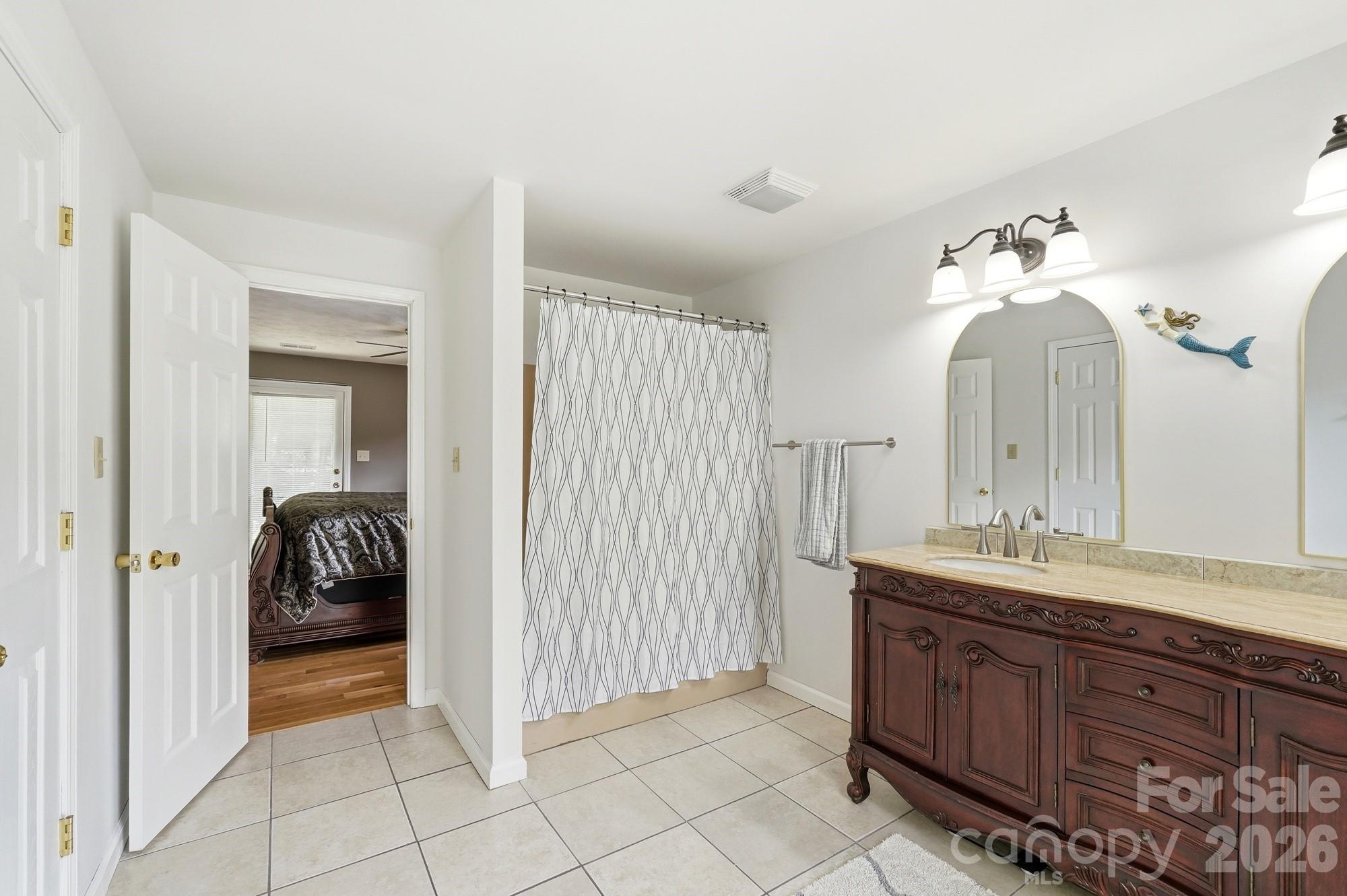 928 Oval Street Property Photo 13