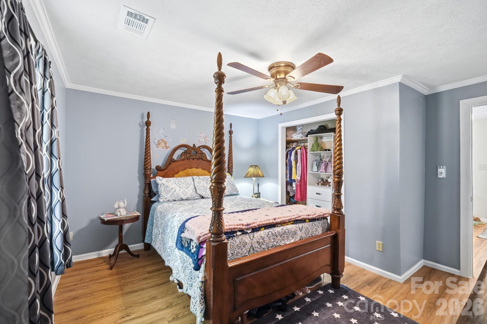 928 Oval Street Property Photo 17